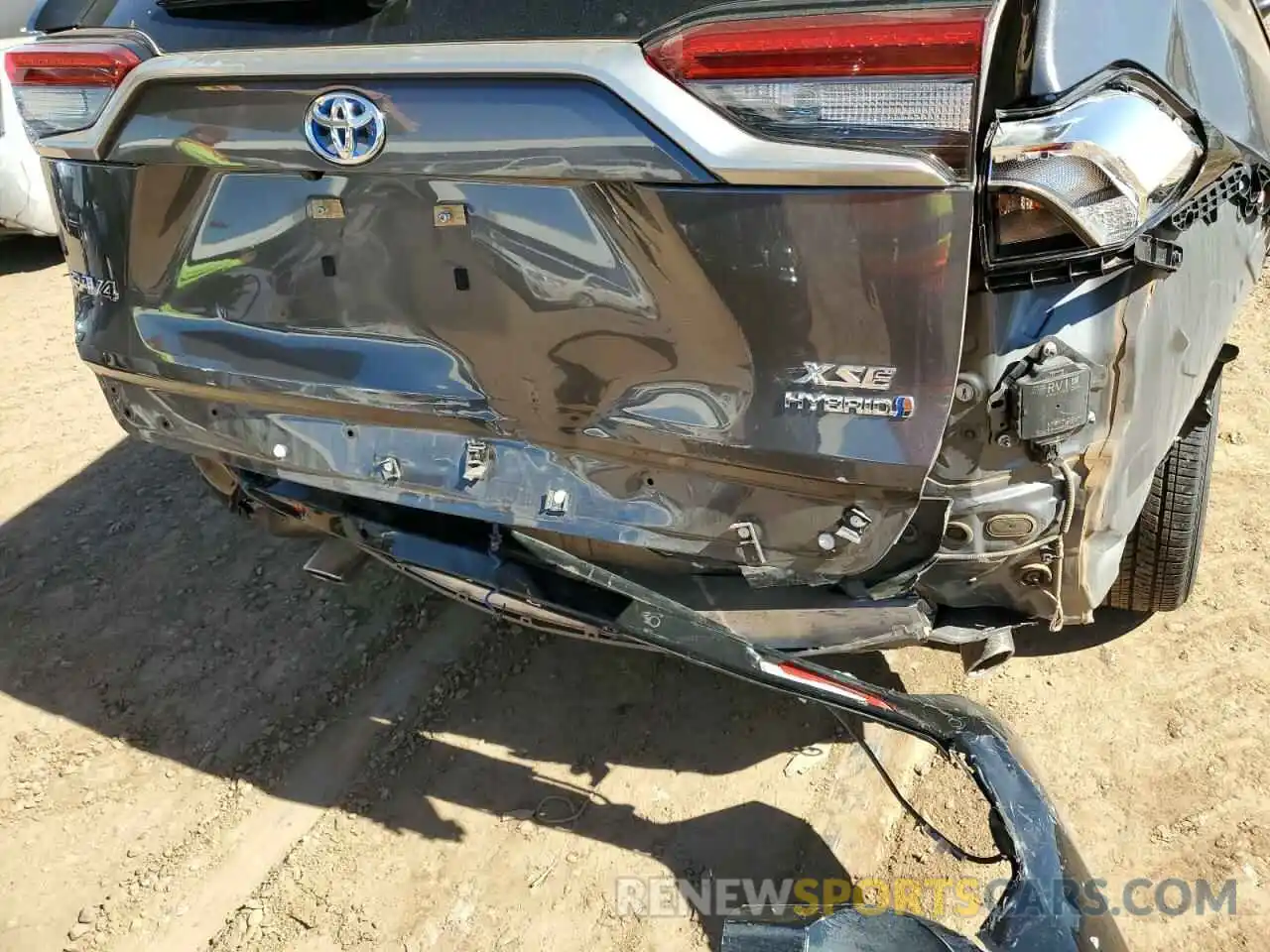 9 Photograph of a damaged car JTMEWRFV9KJ018473 TOYOTA RAV4 2019