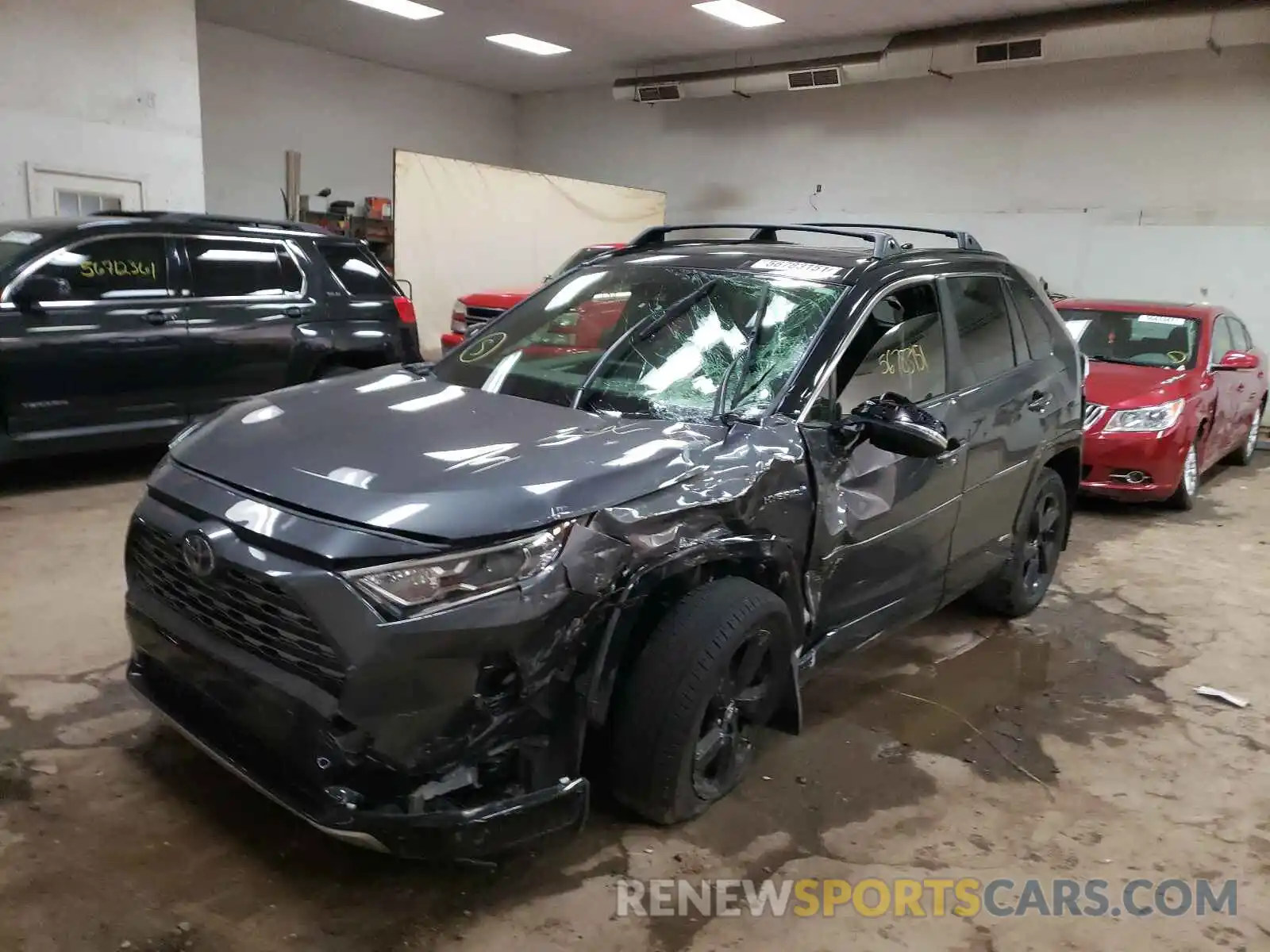 2 Photograph of a damaged car JTMEWRFV9KJ019753 TOYOTA RAV4 2019