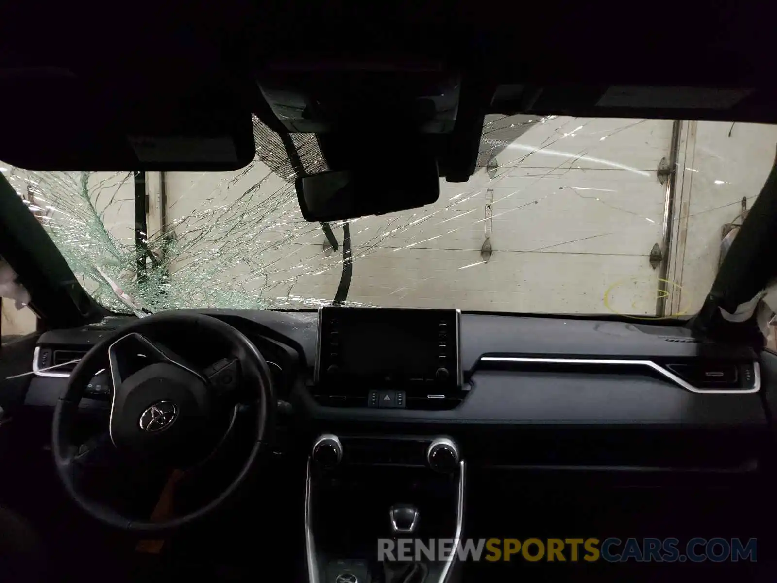 9 Photograph of a damaged car JTMEWRFV9KJ019753 TOYOTA RAV4 2019