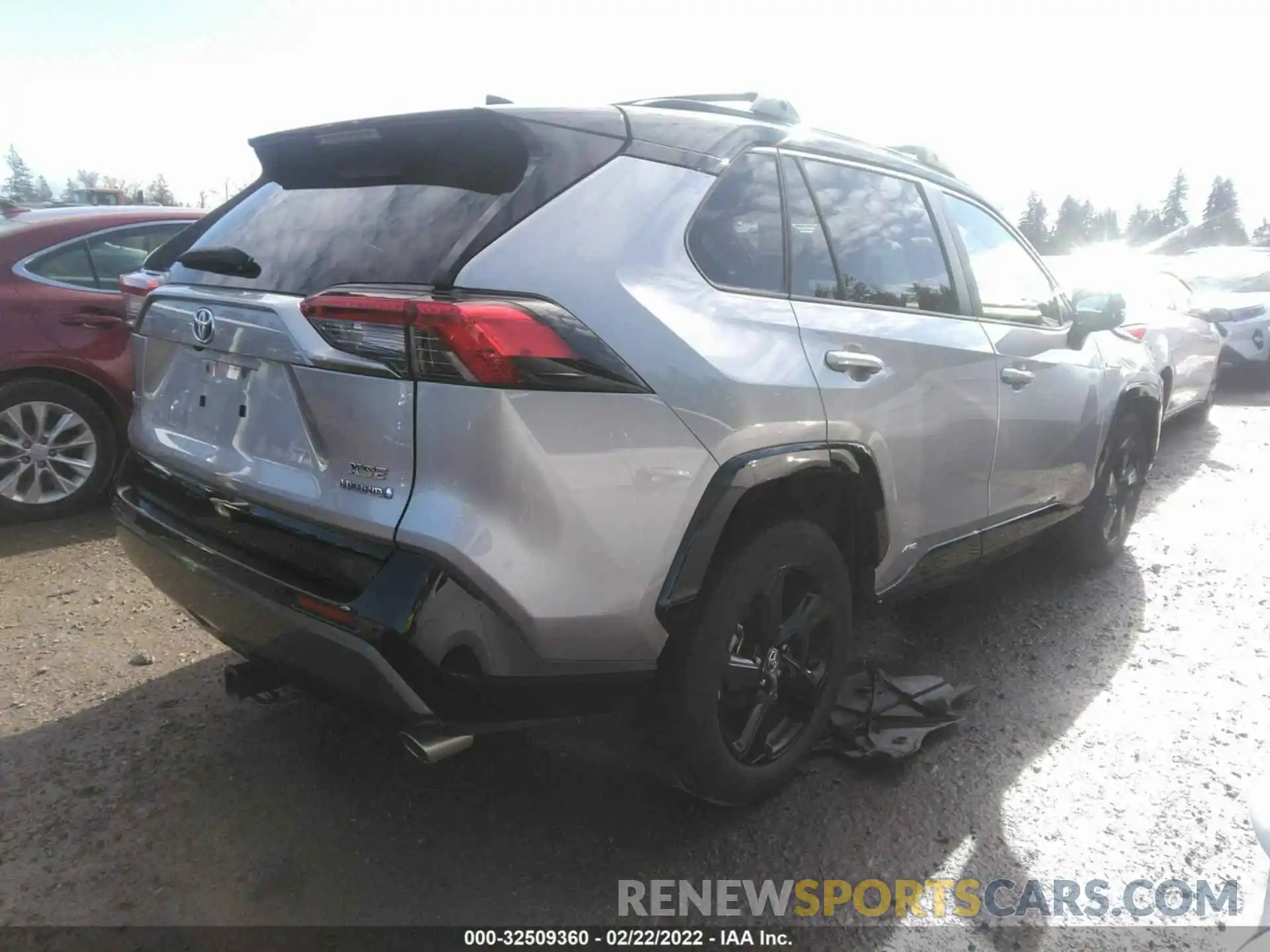 4 Photograph of a damaged car JTMEWRFV9KJ020465 TOYOTA RAV4 2019