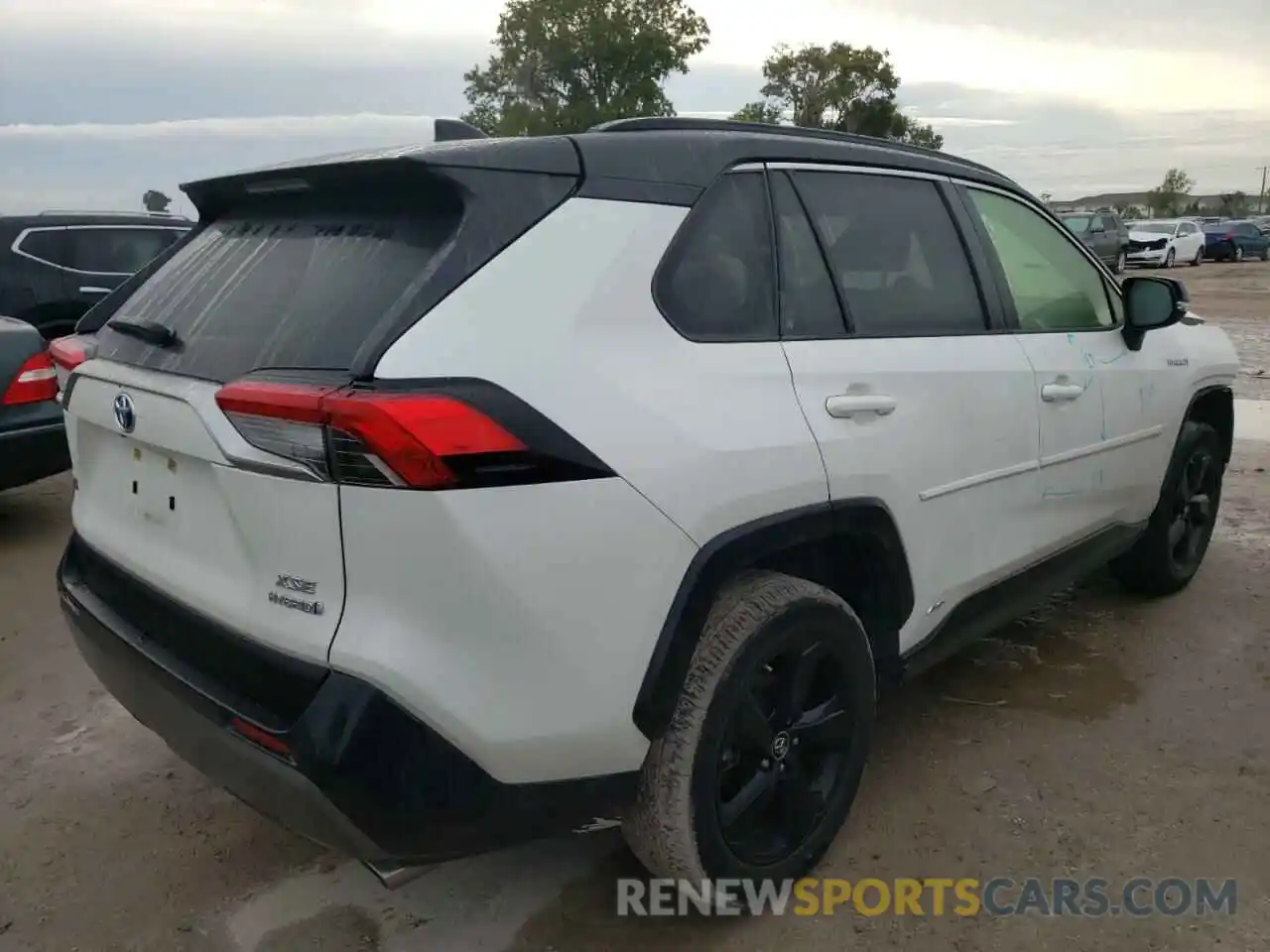 4 Photograph of a damaged car JTMEWRFV9KJ022765 TOYOTA RAV4 2019