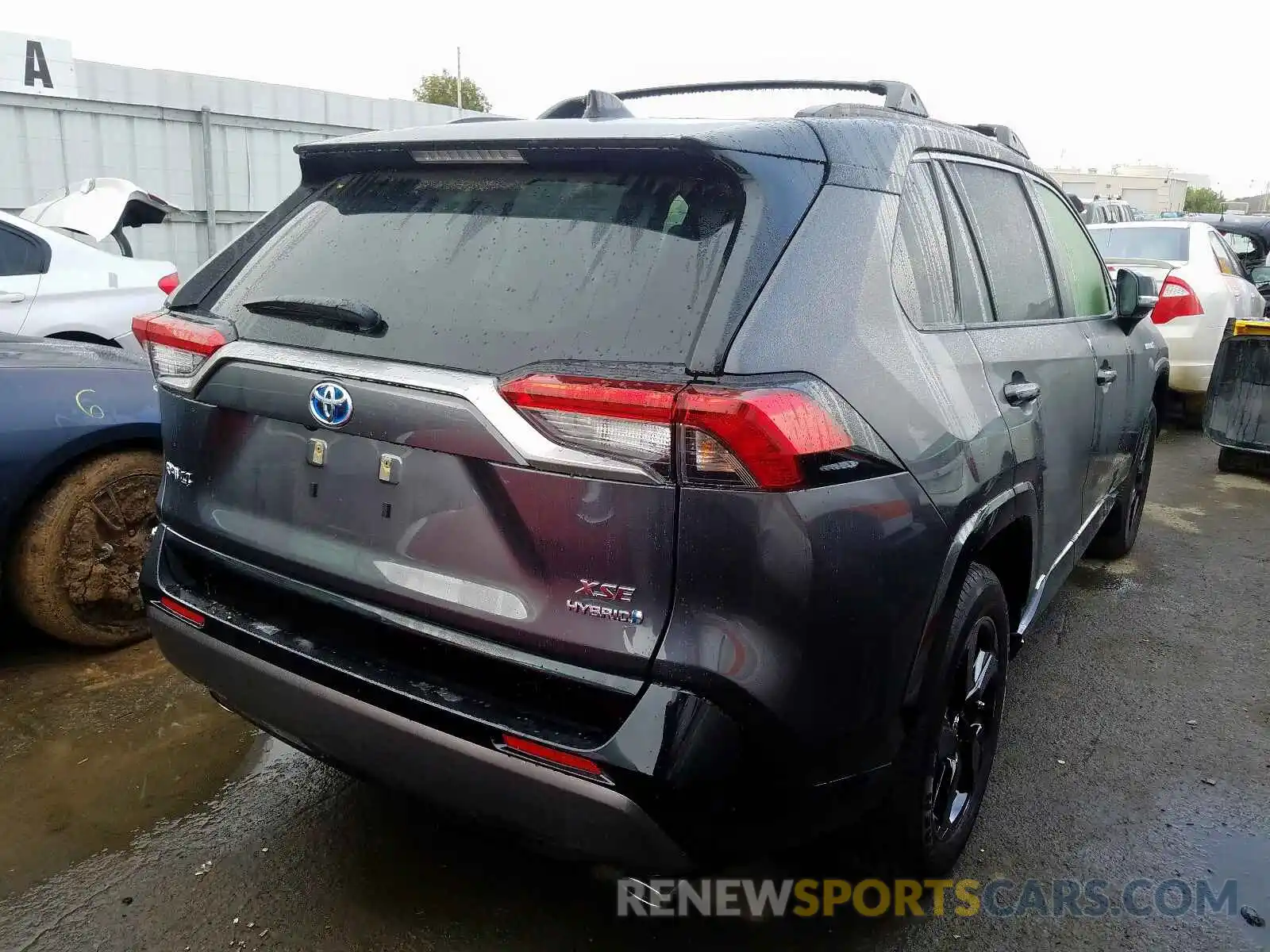 4 Photograph of a damaged car JTMEWRFV9KJ023110 TOYOTA RAV4 2019