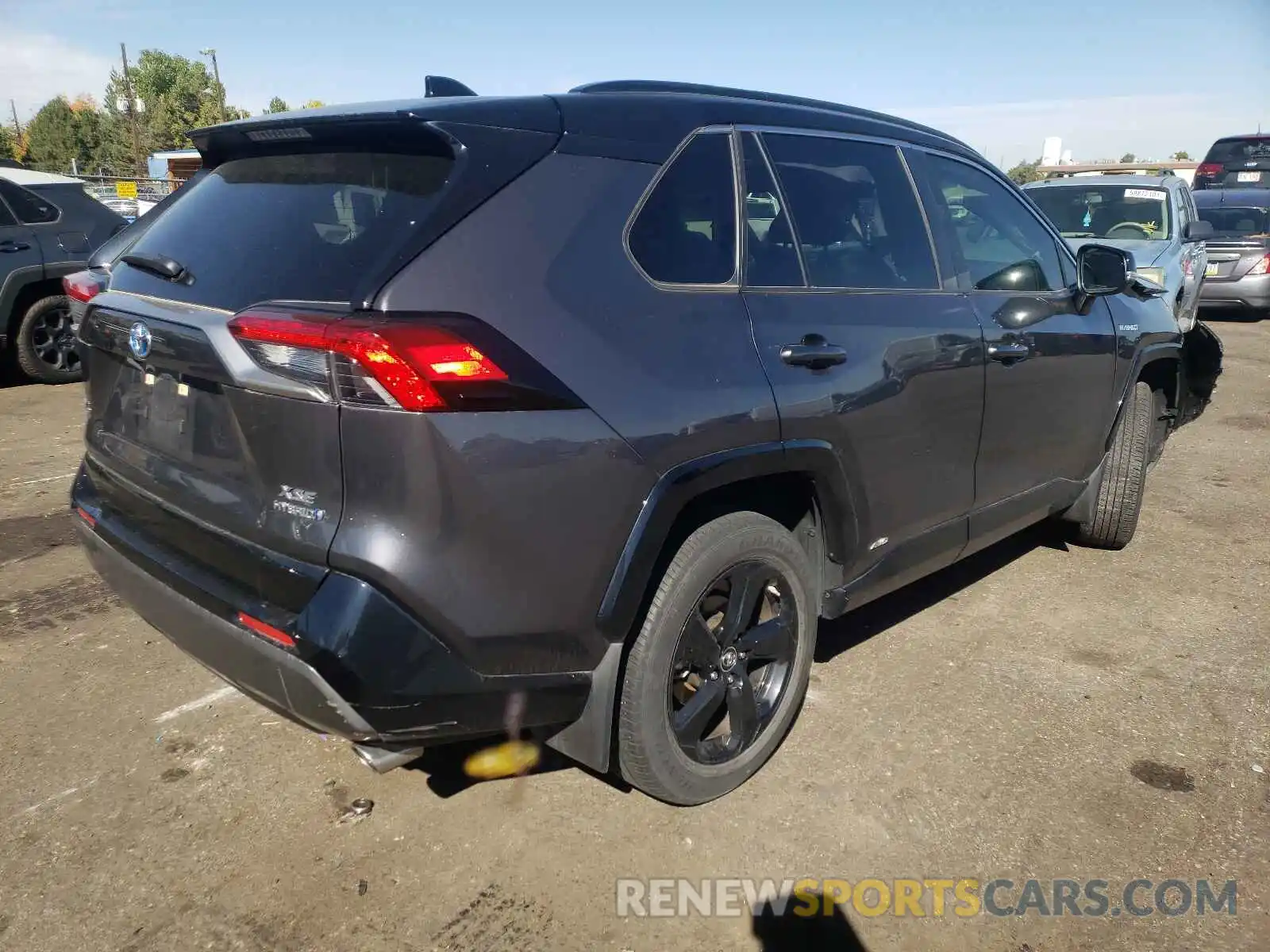 4 Photograph of a damaged car JTMEWRFV9KJ024564 TOYOTA RAV4 2019