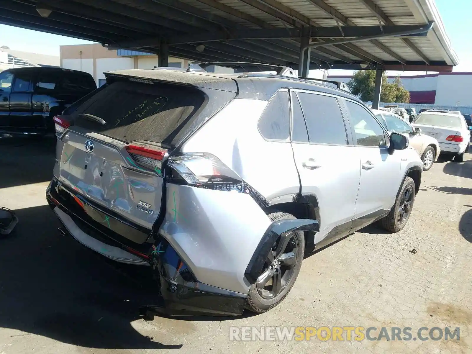 4 Photograph of a damaged car JTMEWRFVXKD513134 TOYOTA RAV4 2019