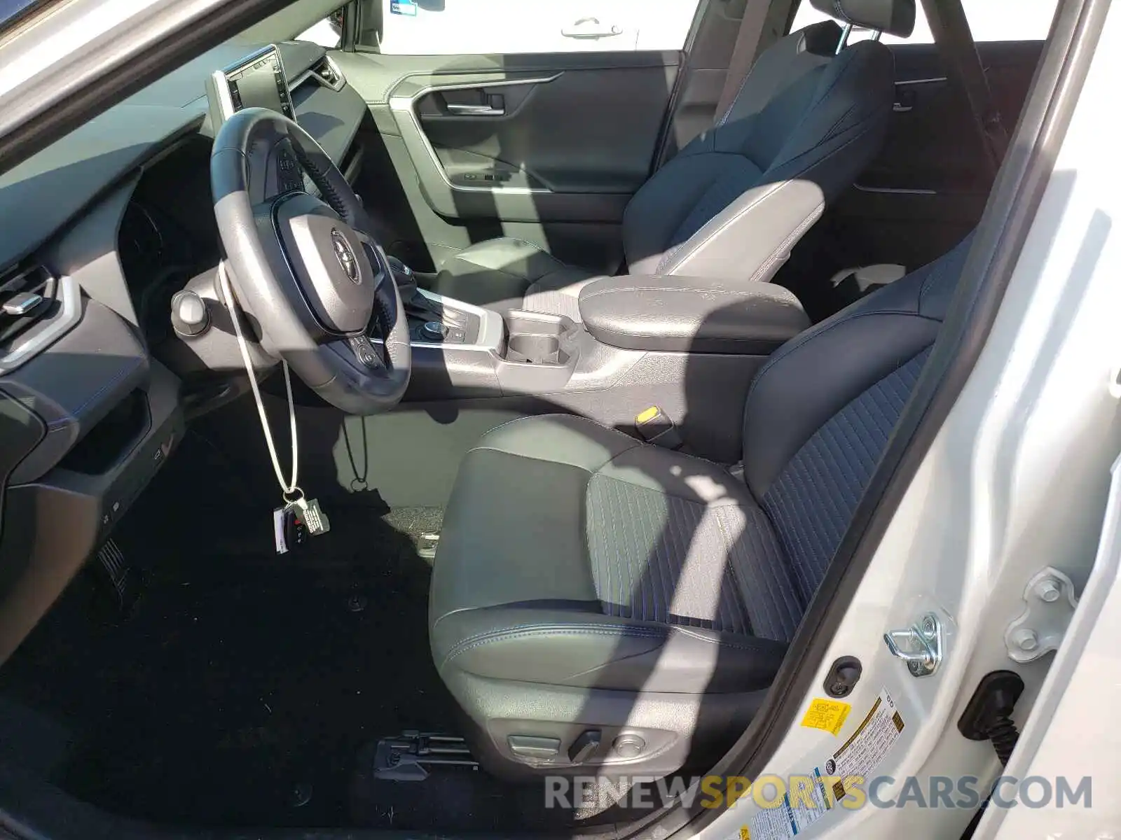 5 Photograph of a damaged car JTMEWRFVXKJ001908 TOYOTA RAV4 2019