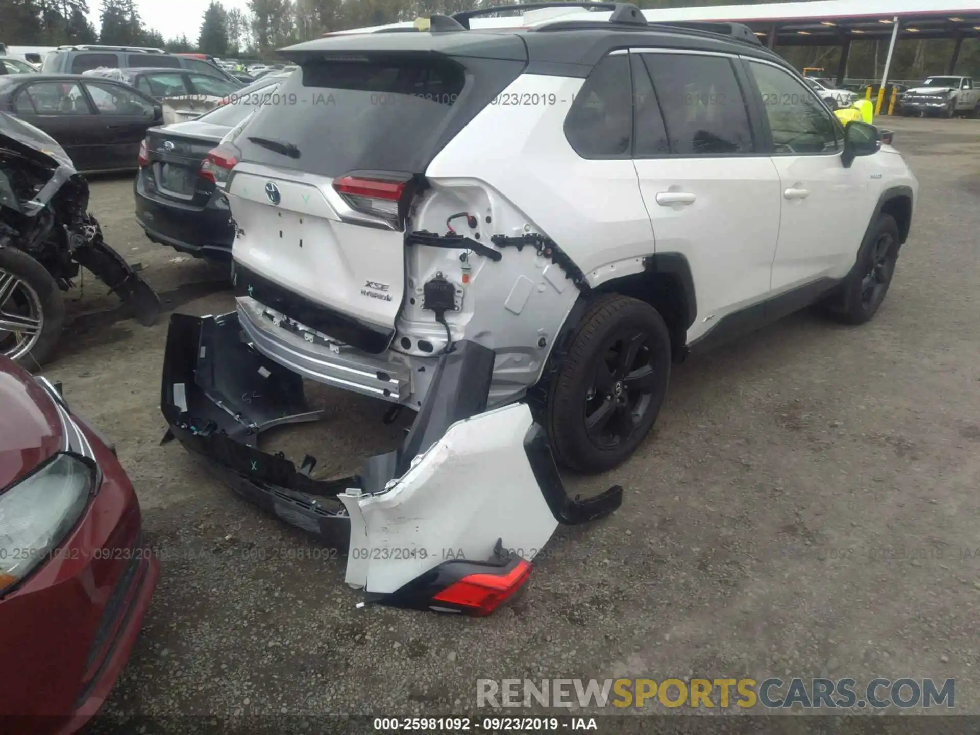 4 Photograph of a damaged car JTMEWRFVXKJ004985 TOYOTA RAV4 2019