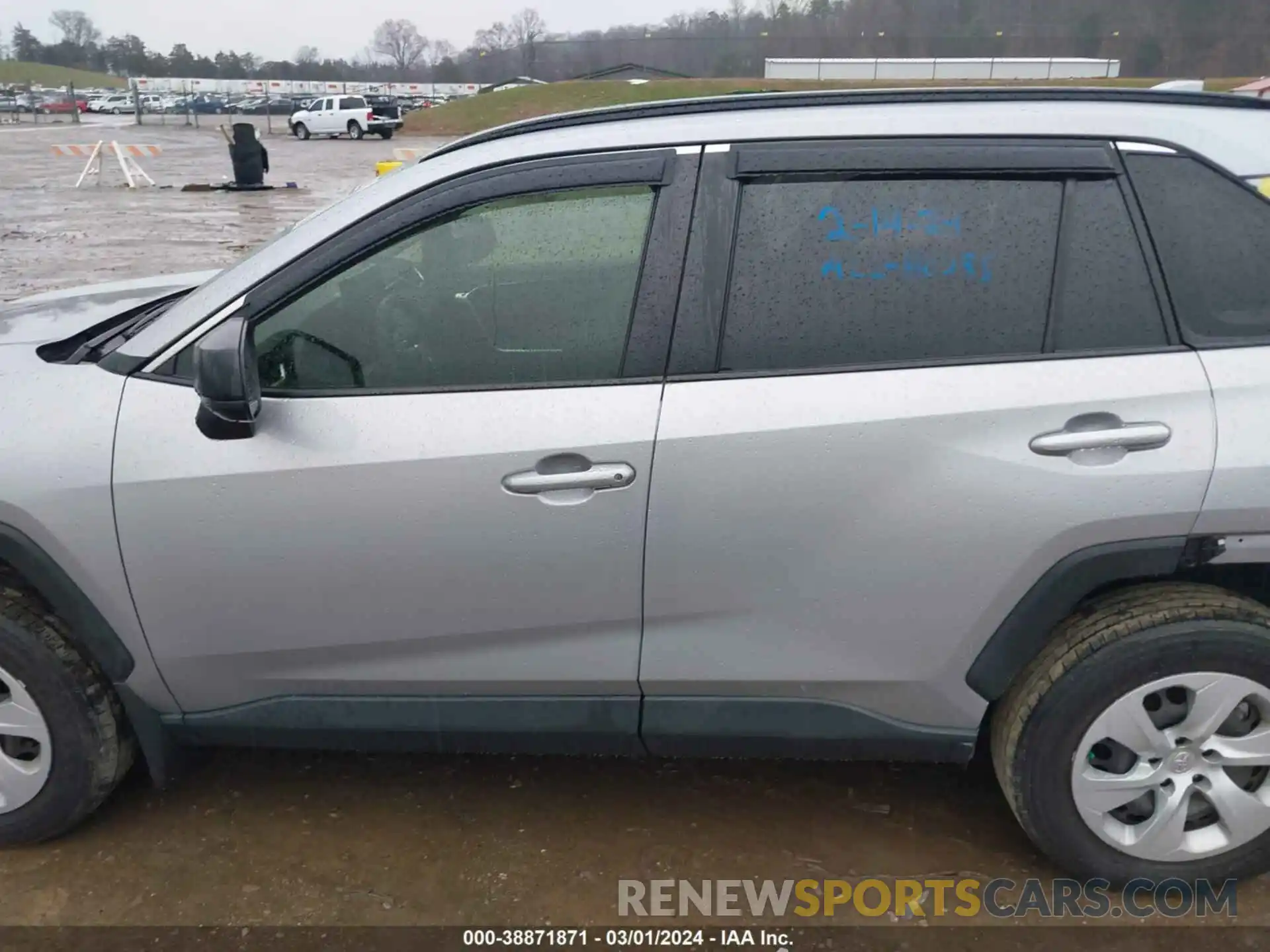 15 Photograph of a damaged car JTMF1RFV0KD020663 TOYOTA RAV4 2019