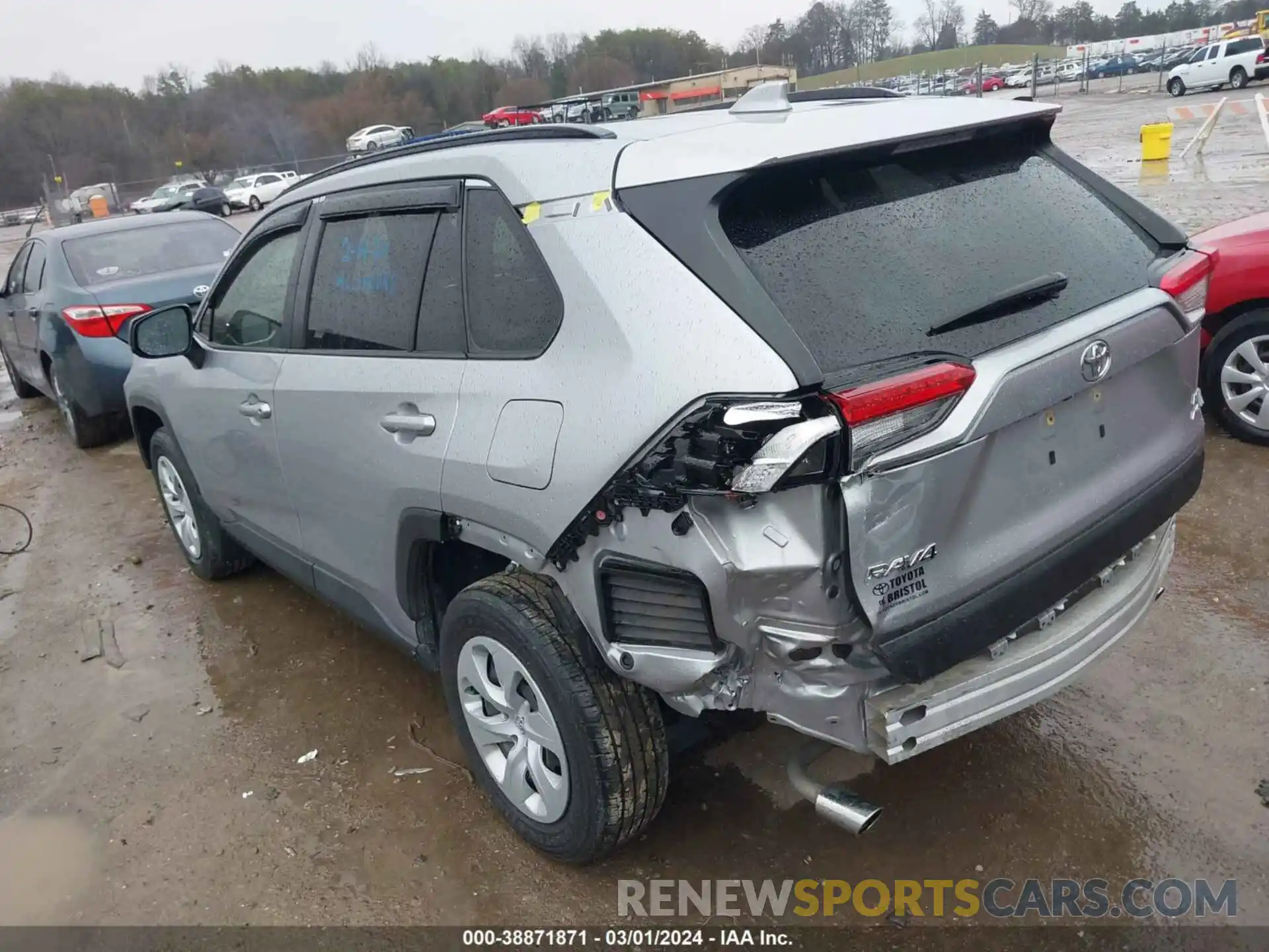 3 Фотография поврежденного автомобиля JTMF1RFV0KD020663 TOYOTA RAV4 2019