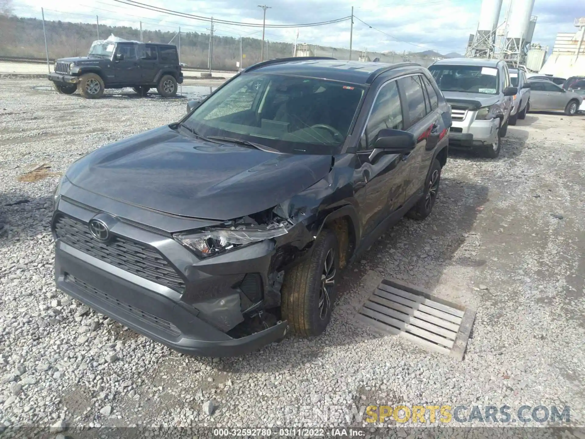 2 Photograph of a damaged car JTMF1RFV0KD025880 TOYOTA RAV4 2019