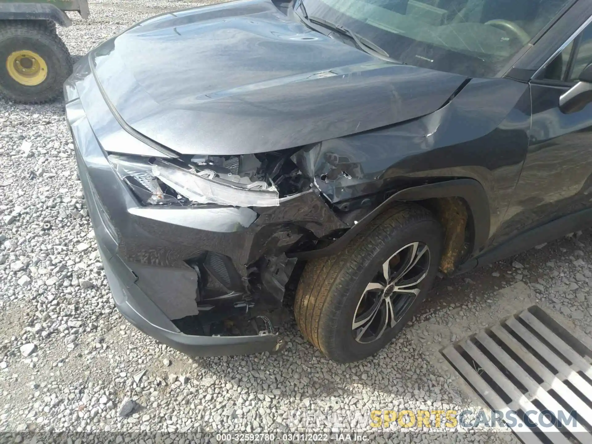 6 Photograph of a damaged car JTMF1RFV0KD025880 TOYOTA RAV4 2019