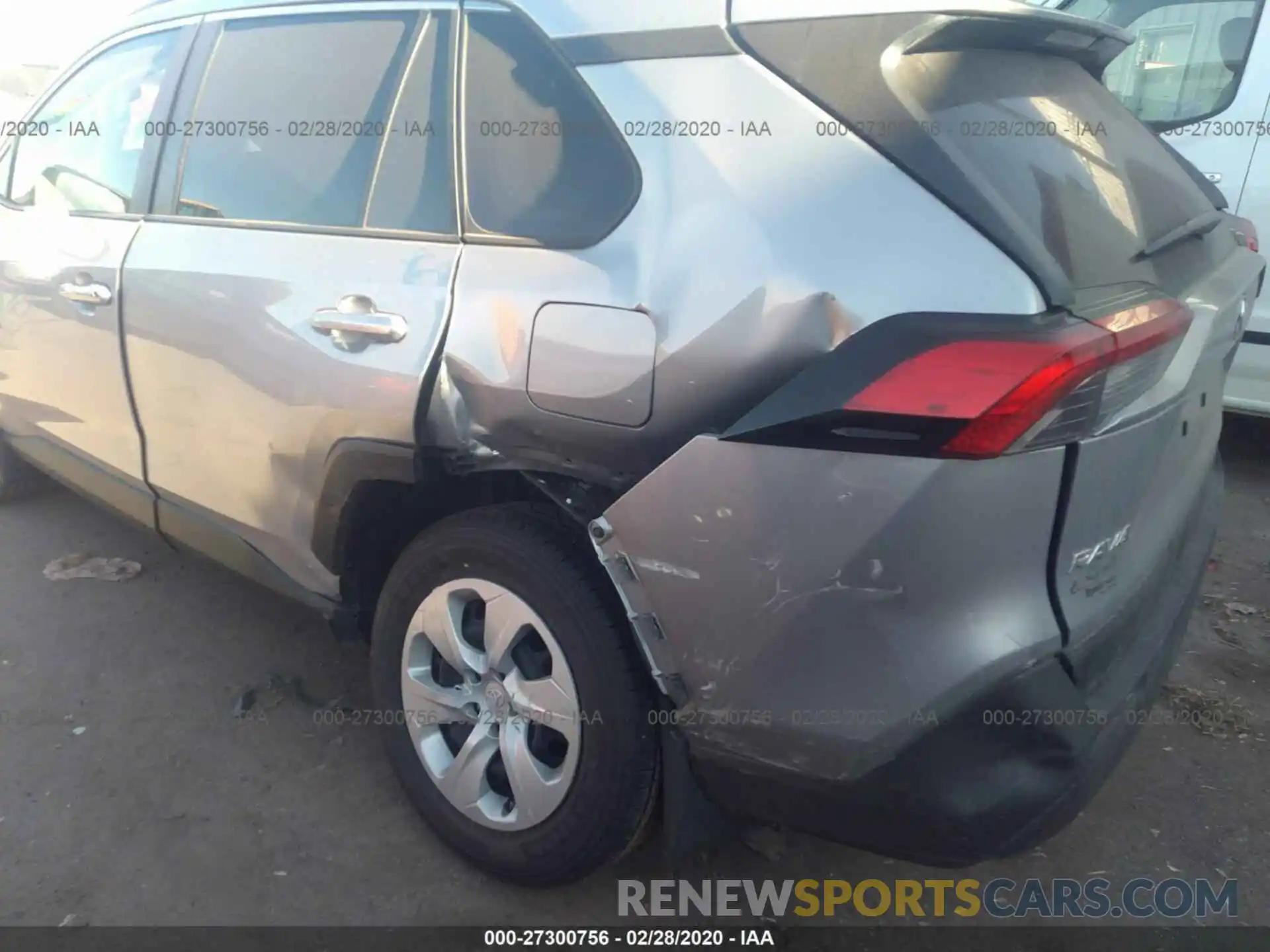 6 Photograph of a damaged car JTMF1RFV0KD030772 TOYOTA RAV4 2019