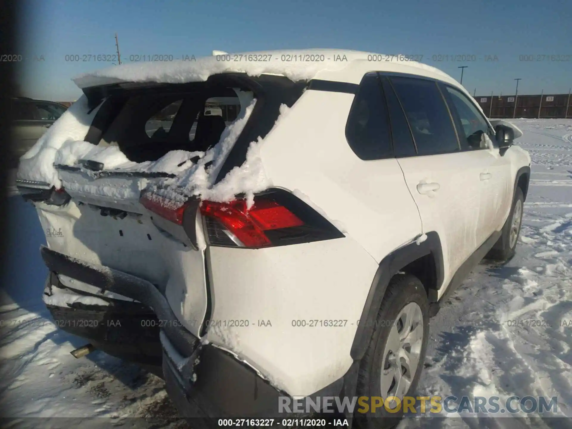 4 Photograph of a damaged car JTMF1RFV0KD045983 TOYOTA RAV4 2019