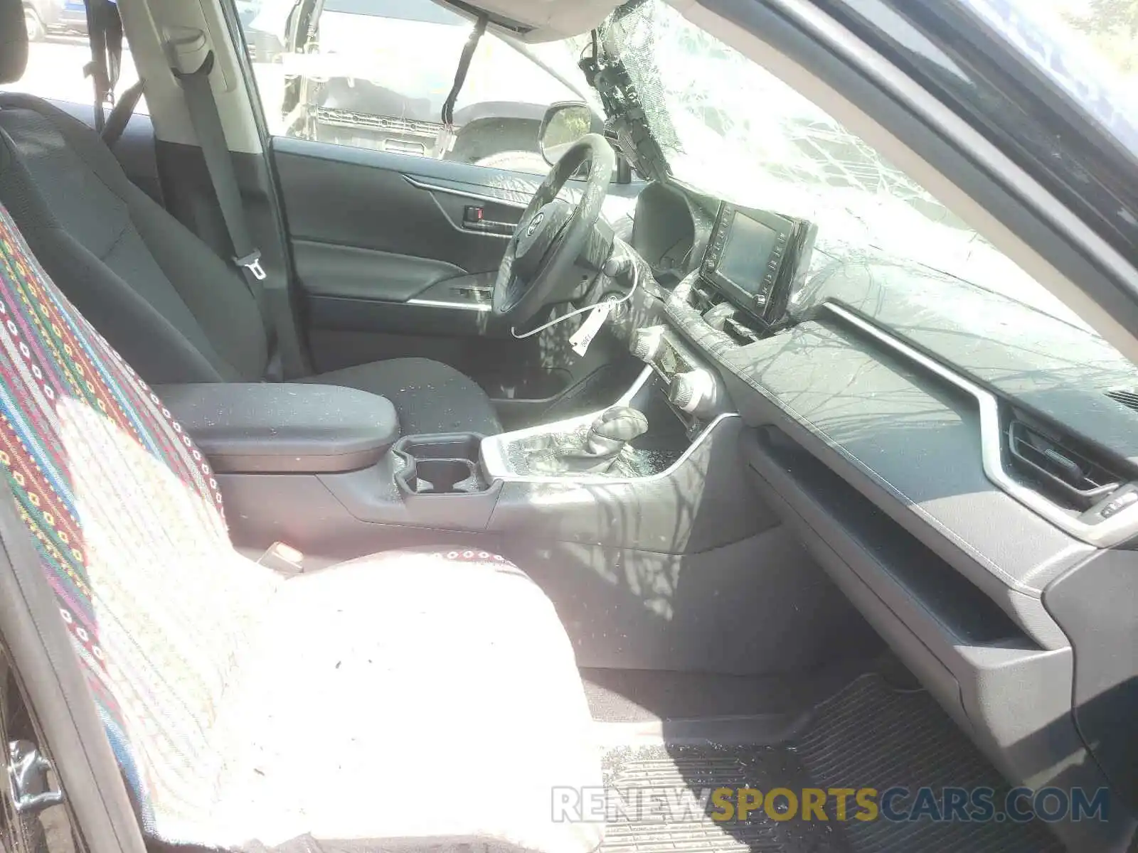 5 Photograph of a damaged car JTMF1RFV0KD500251 TOYOTA RAV4 2019