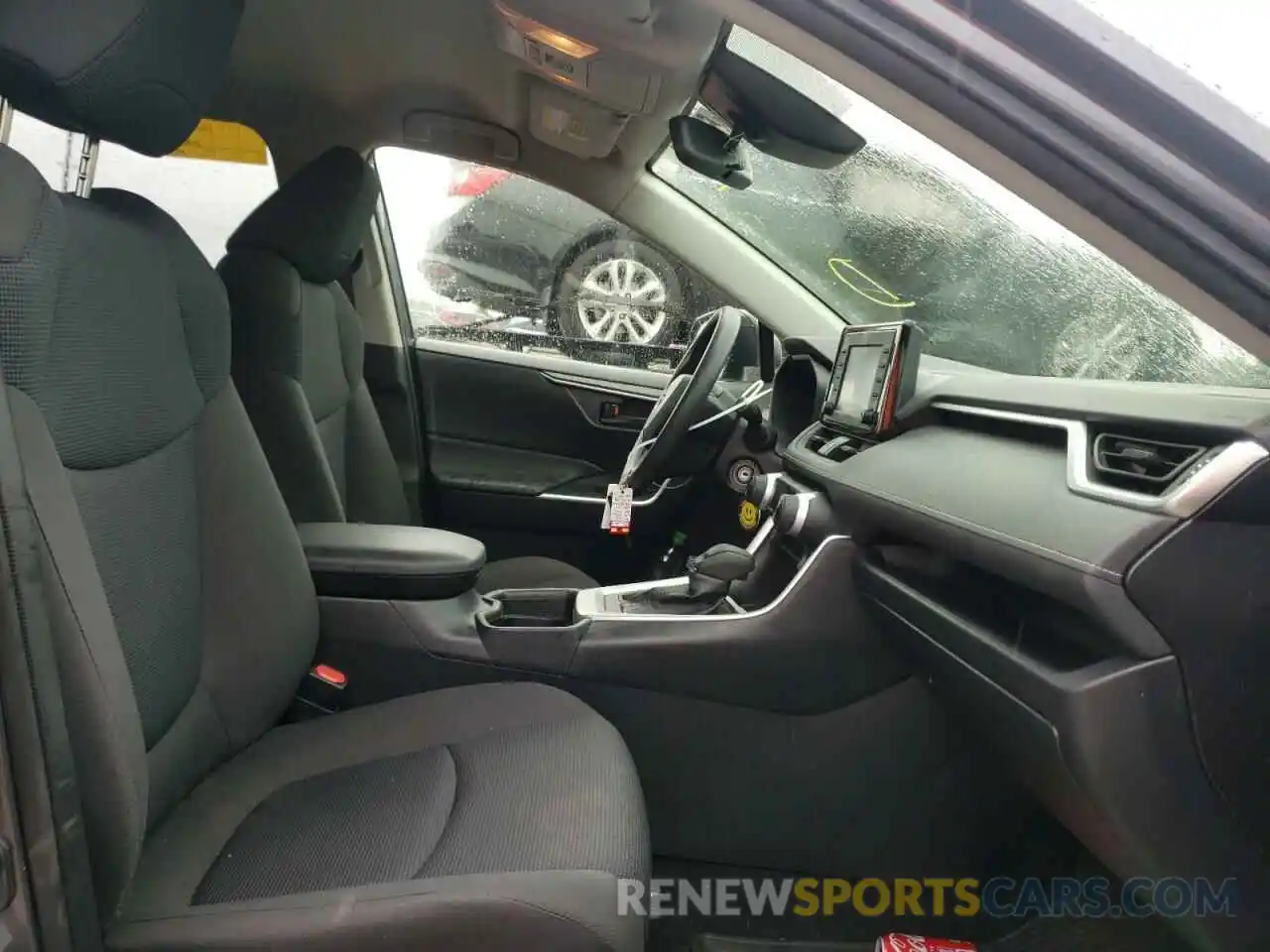 5 Photograph of a damaged car JTMF1RFV0KD503098 TOYOTA RAV4 2019