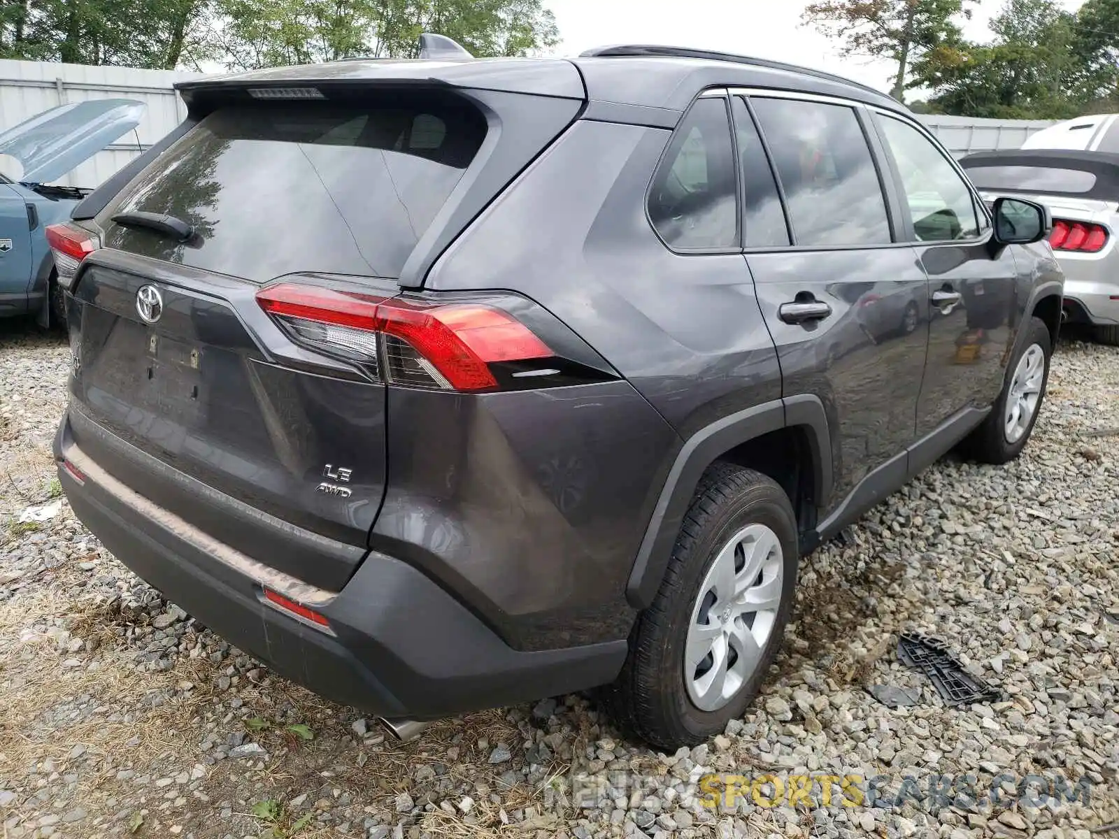 4 Photograph of a damaged car JTMF1RFV0KJ012158 TOYOTA RAV4 2019