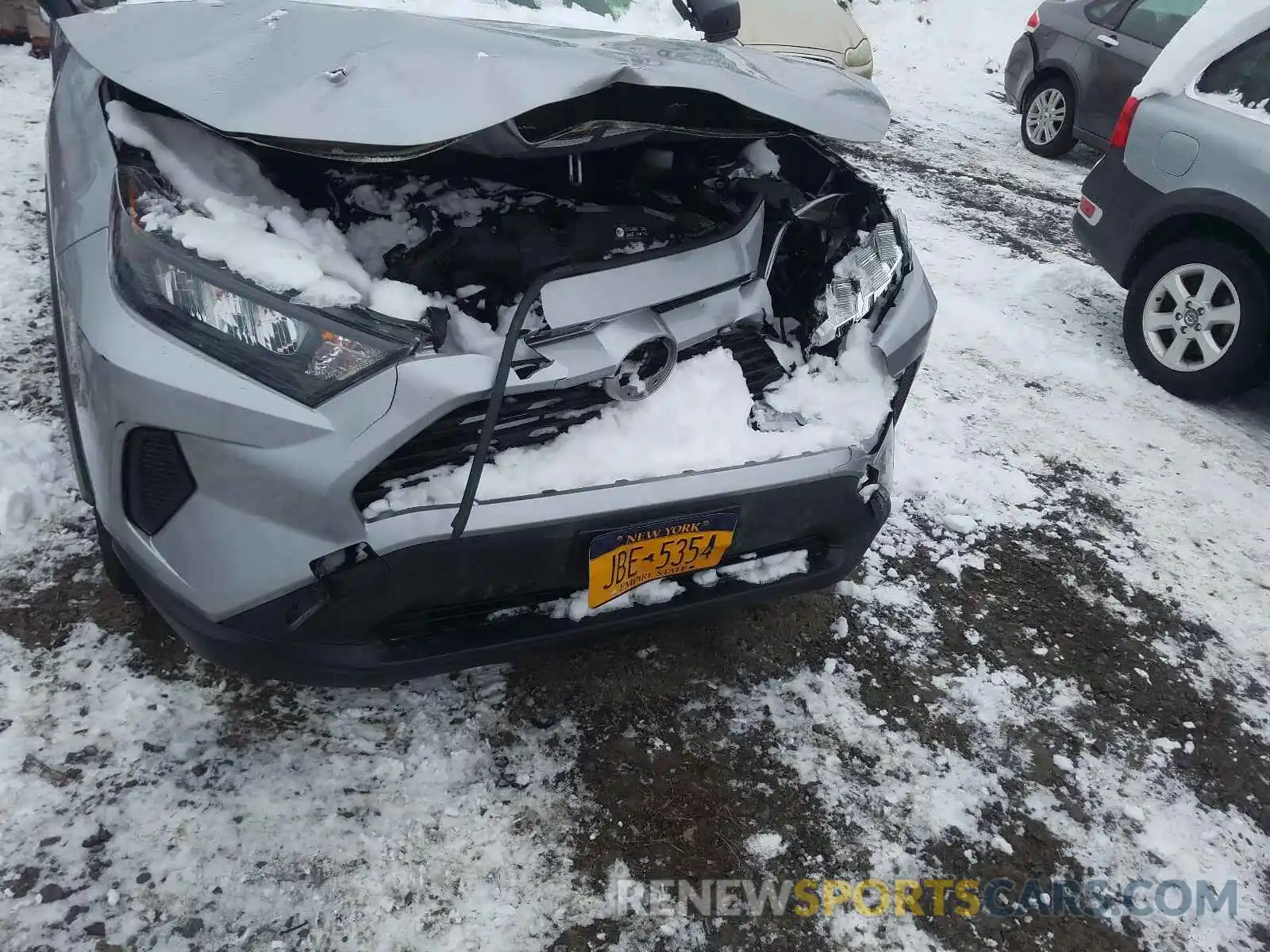 9 Photograph of a damaged car JTMF1RFV2KD005758 TOYOTA RAV4 2019