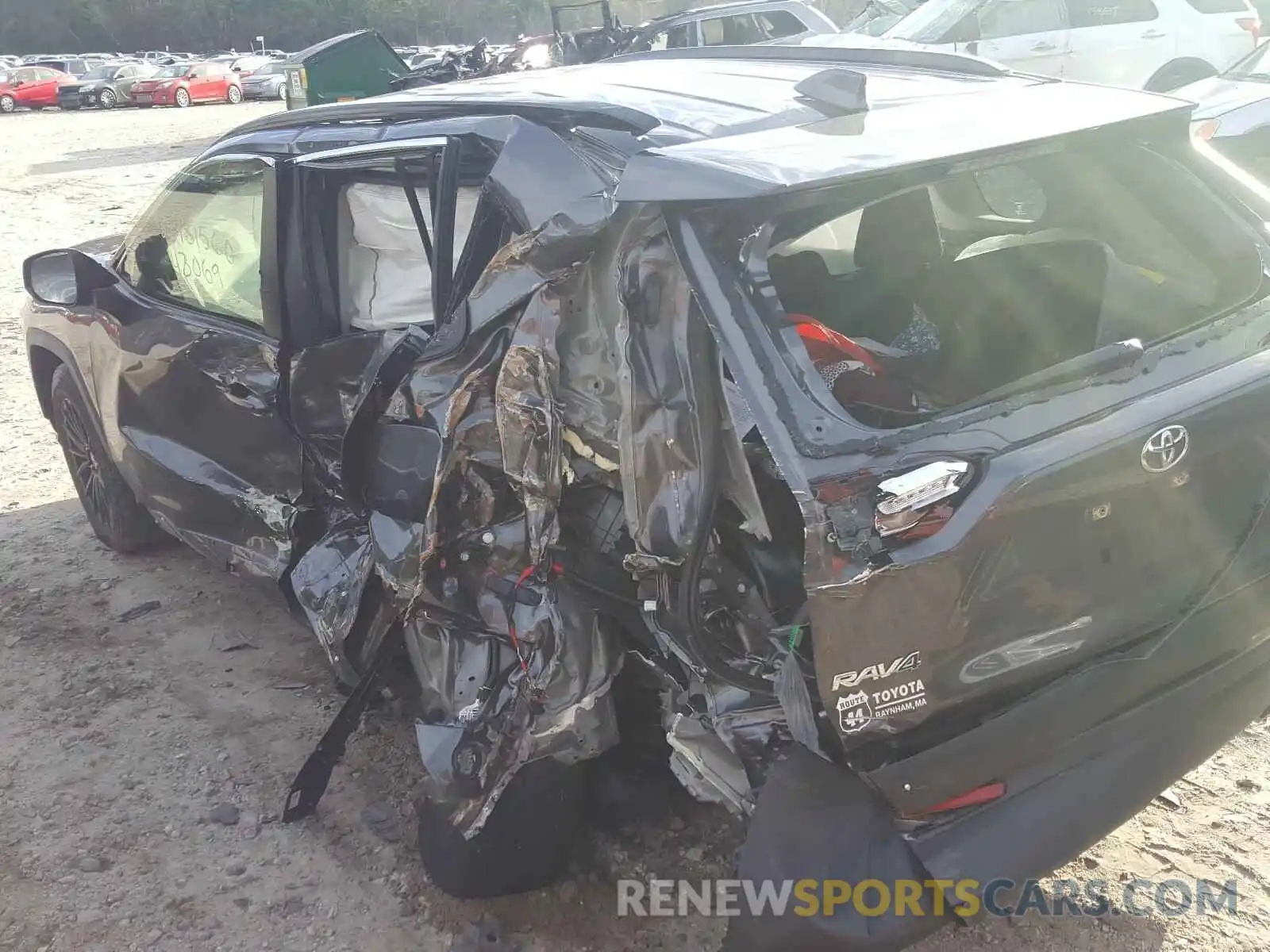 9 Photograph of a damaged car JTMF1RFV2KJ002814 TOYOTA RAV4 2019