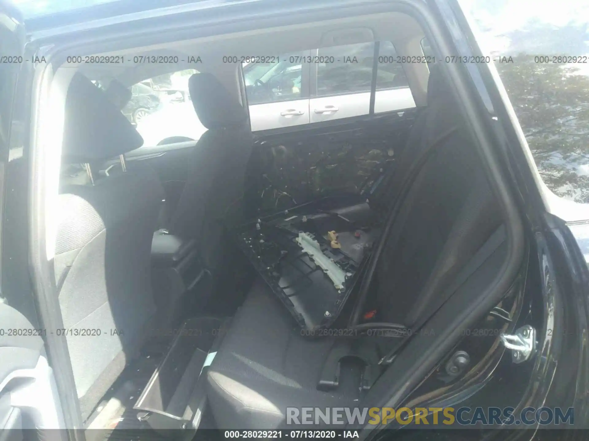 8 Photograph of a damaged car JTMF1RFV2KJ004465 TOYOTA RAV4 2019