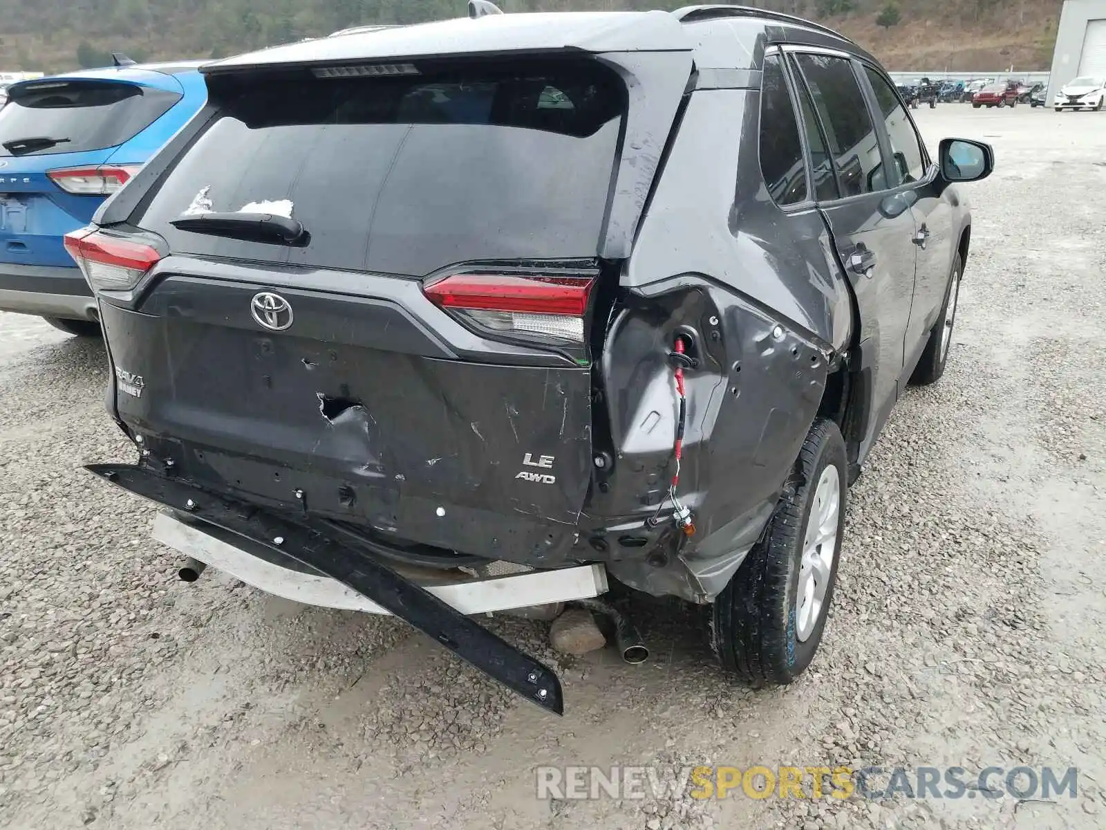 9 Photograph of a damaged car JTMF1RFV2KJ013828 TOYOTA RAV4 2019