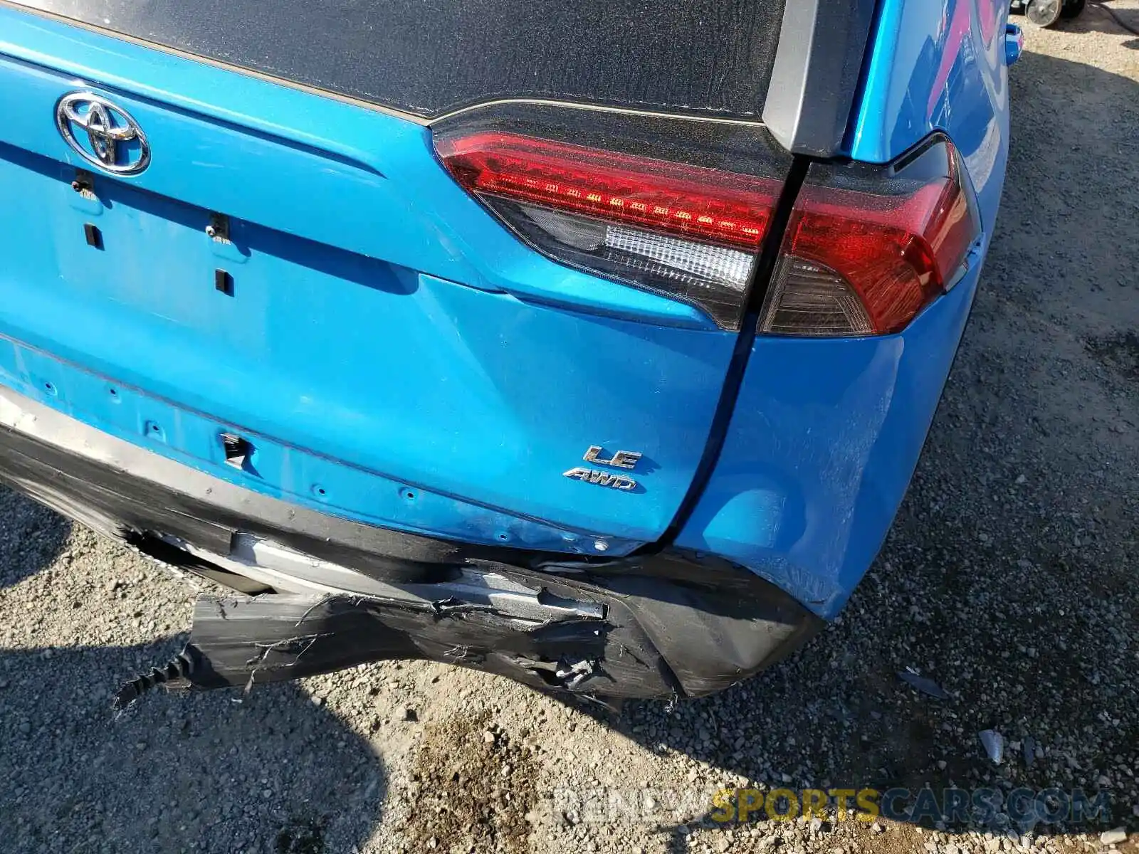 9 Photograph of a damaged car JTMF1RFV3KD500227 TOYOTA RAV4 2019