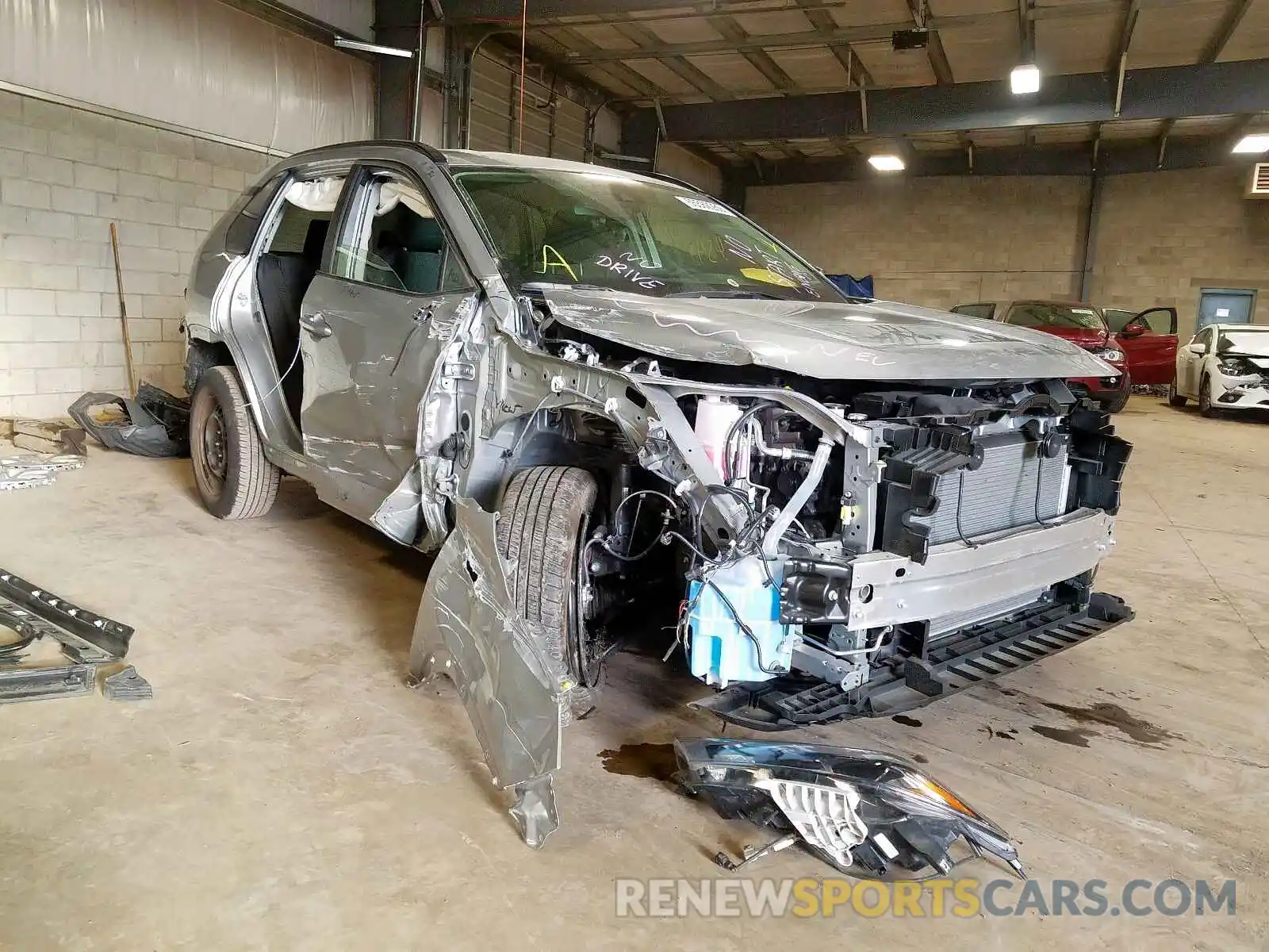 1 Photograph of a damaged car JTMF1RFV4KJ004063 TOYOTA RAV4 2019