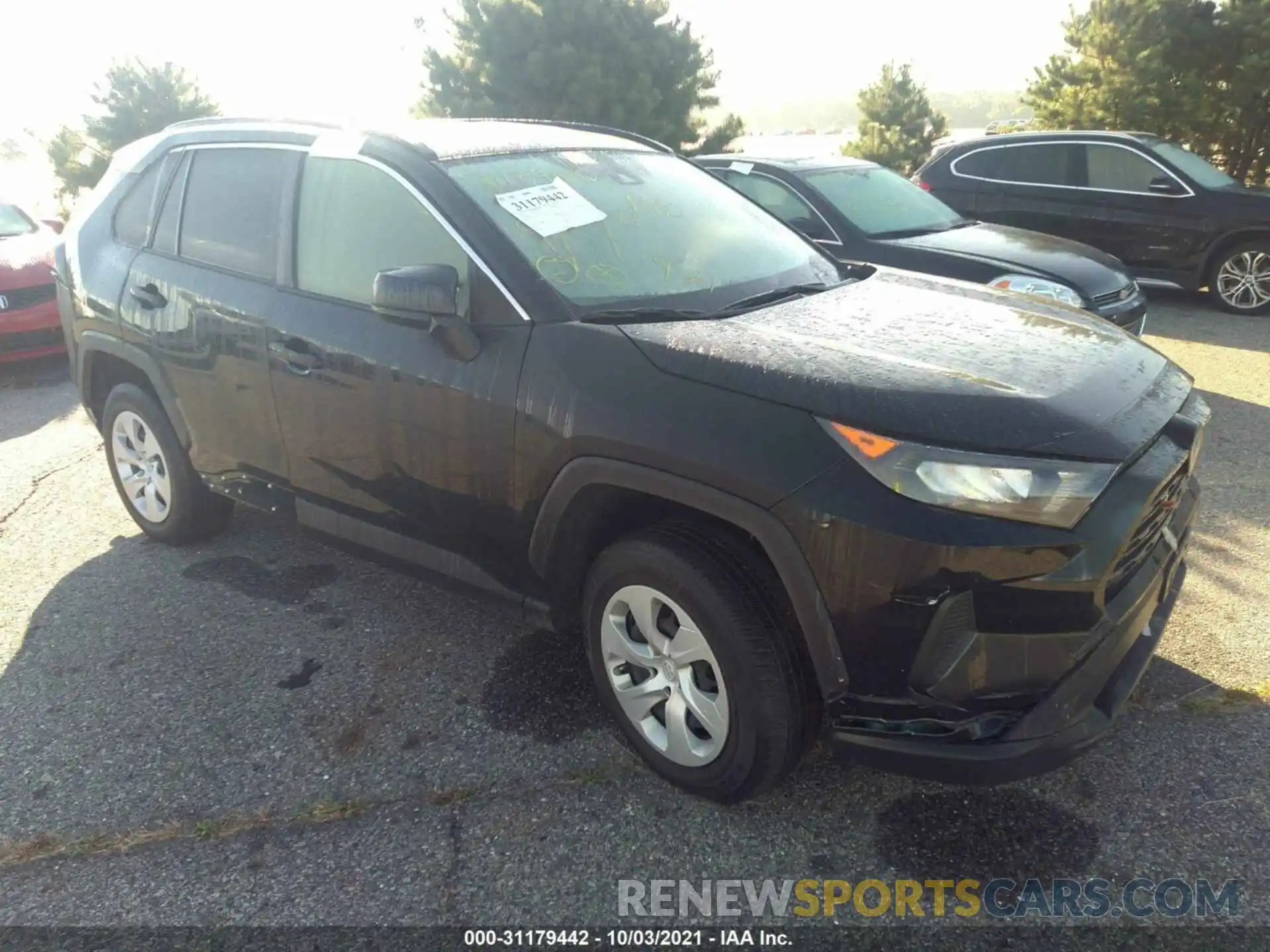 1 Photograph of a damaged car JTMF1RFV5KD017399 TOYOTA RAV4 2019