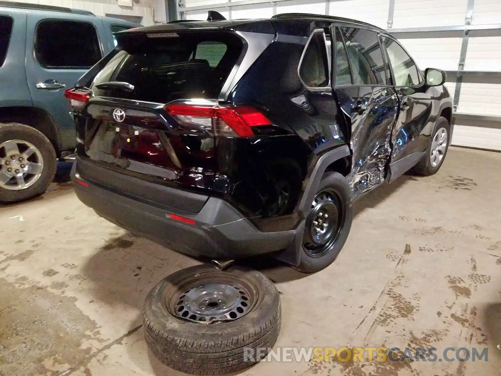 4 Photograph of a damaged car JTMF1RFV5KD503288 TOYOTA RAV4 2019