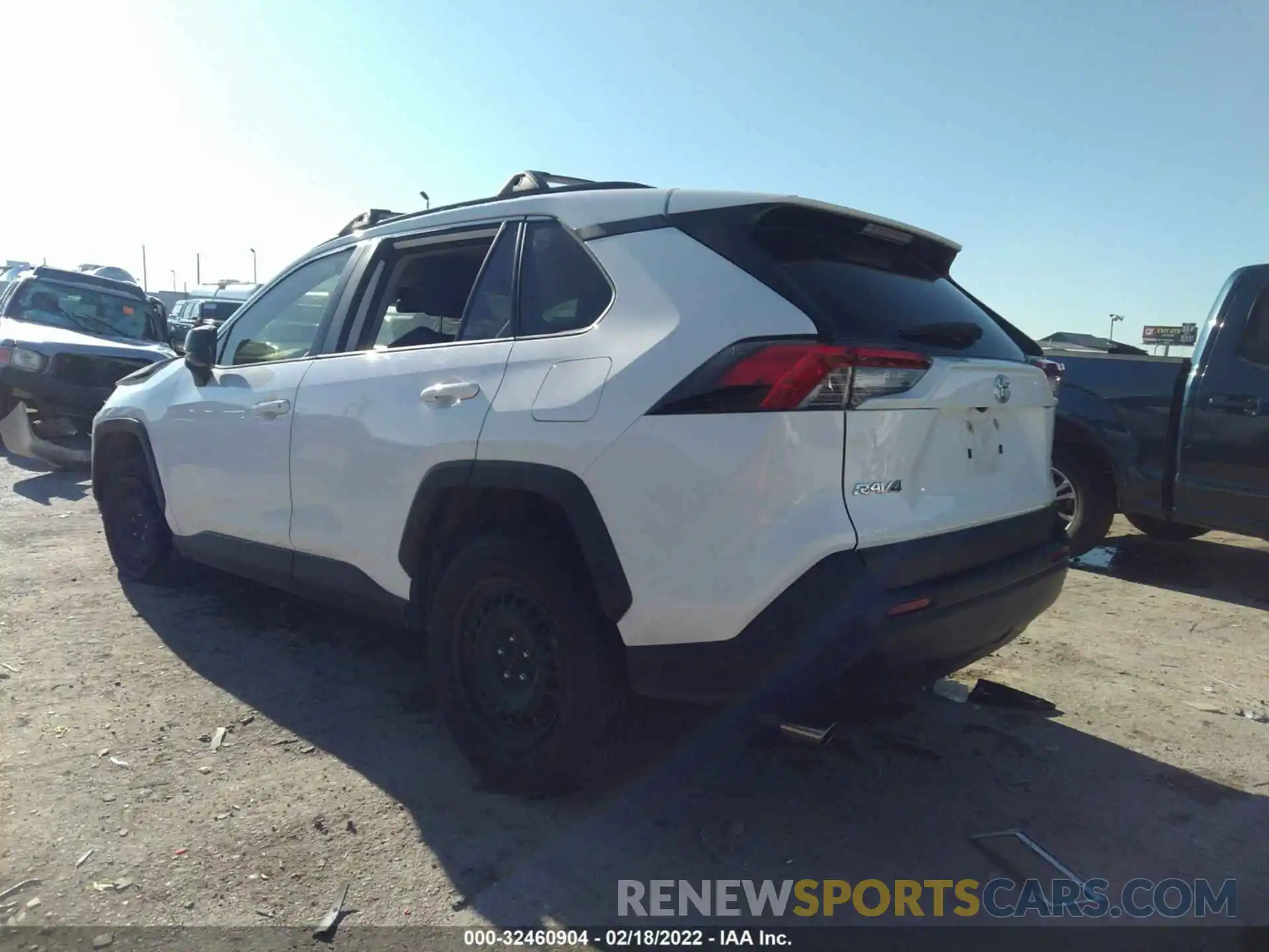 3 Фотография поврежденного автомобиля JTMF1RFV5KJ006033 TOYOTA RAV4 2019