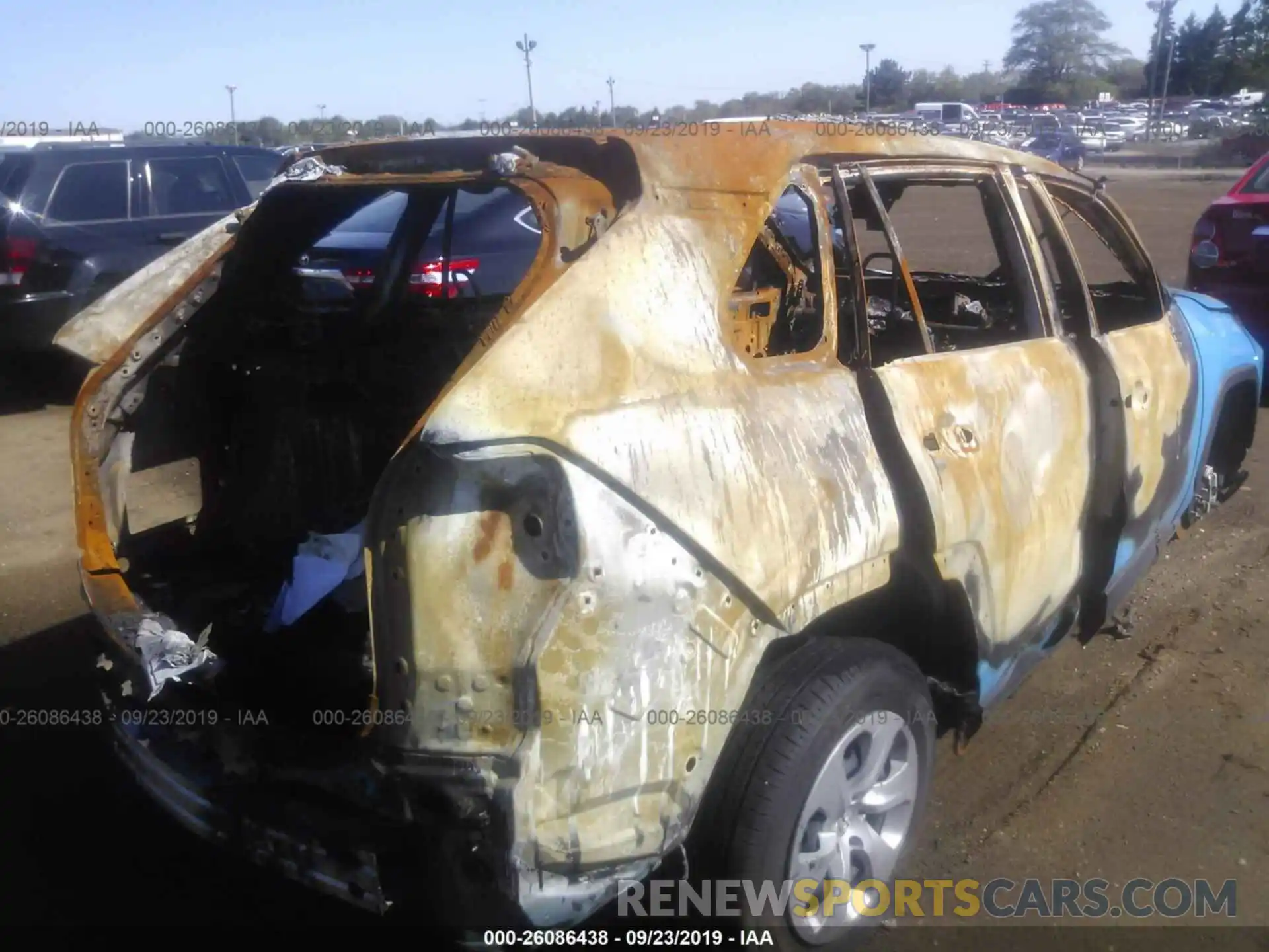 4 Photograph of a damaged car JTMF1RFV5KJ007926 TOYOTA RAV4 2019