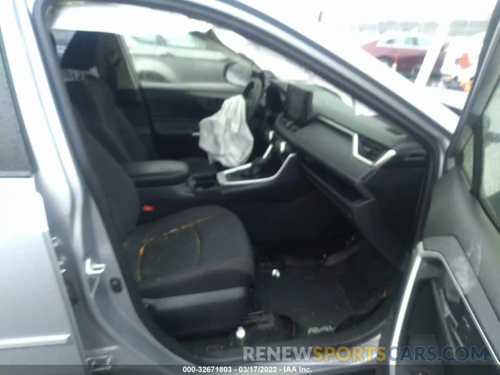 5 Photograph of a damaged car JTMF1RFV6KD046152 TOYOTA RAV4 2019