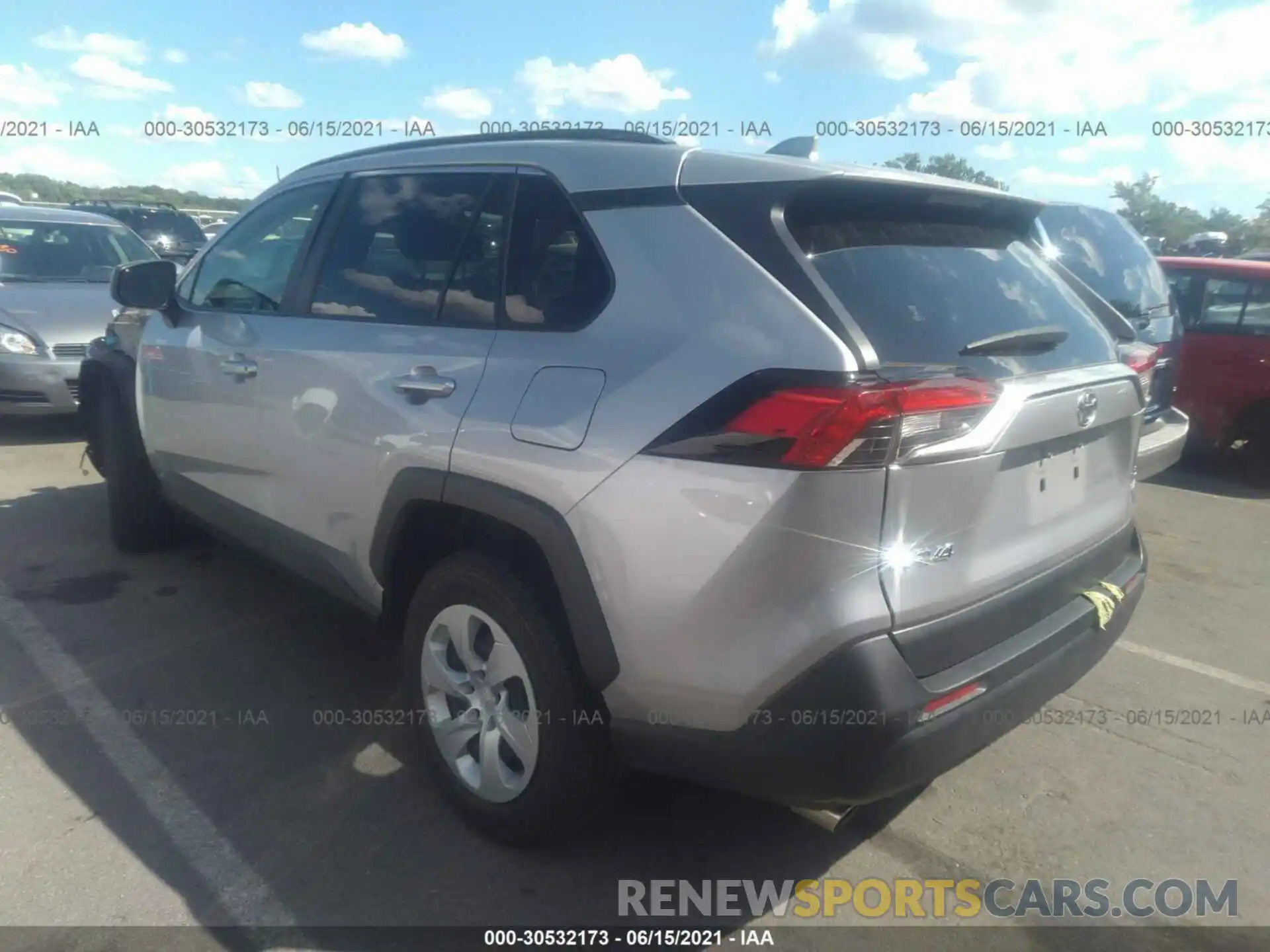 3 Фотография поврежденного автомобиля JTMF1RFV6KD500531 TOYOTA RAV4 2019