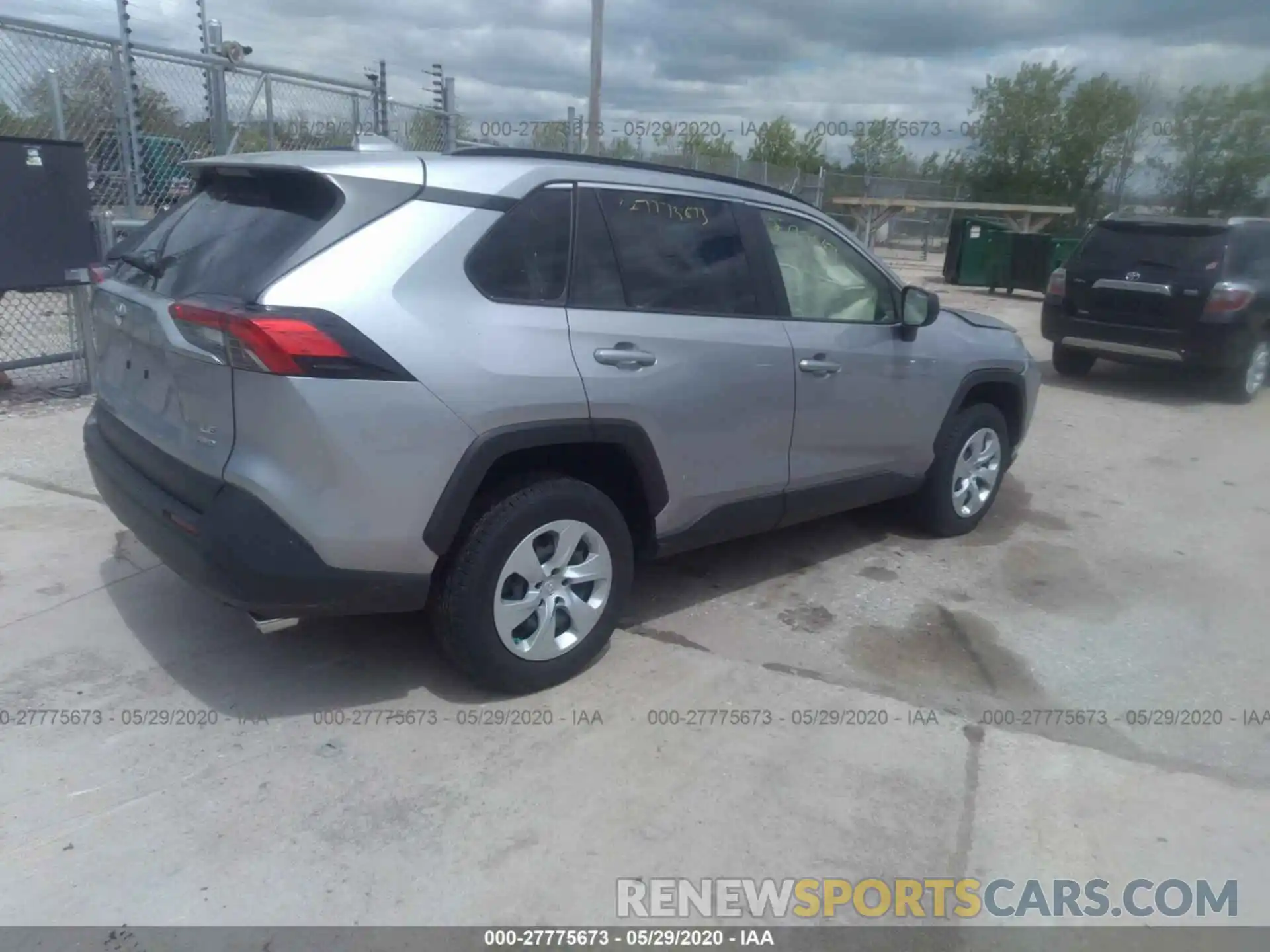 4 Photograph of a damaged car JTMF1RFV6KD501551 TOYOTA RAV4 2019