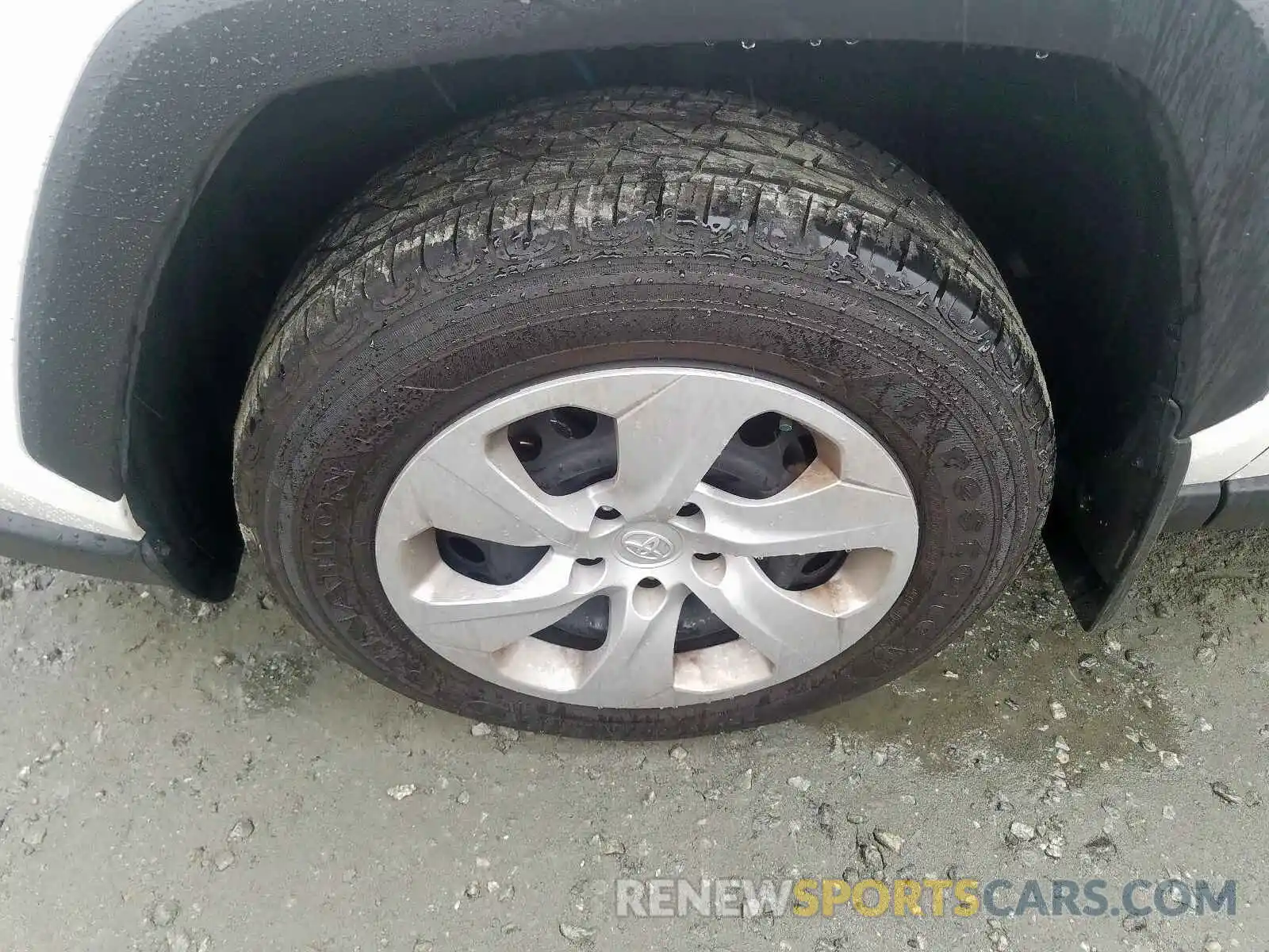 9 Photograph of a damaged car JTMF1RFV6KJ003688 TOYOTA RAV4 2019