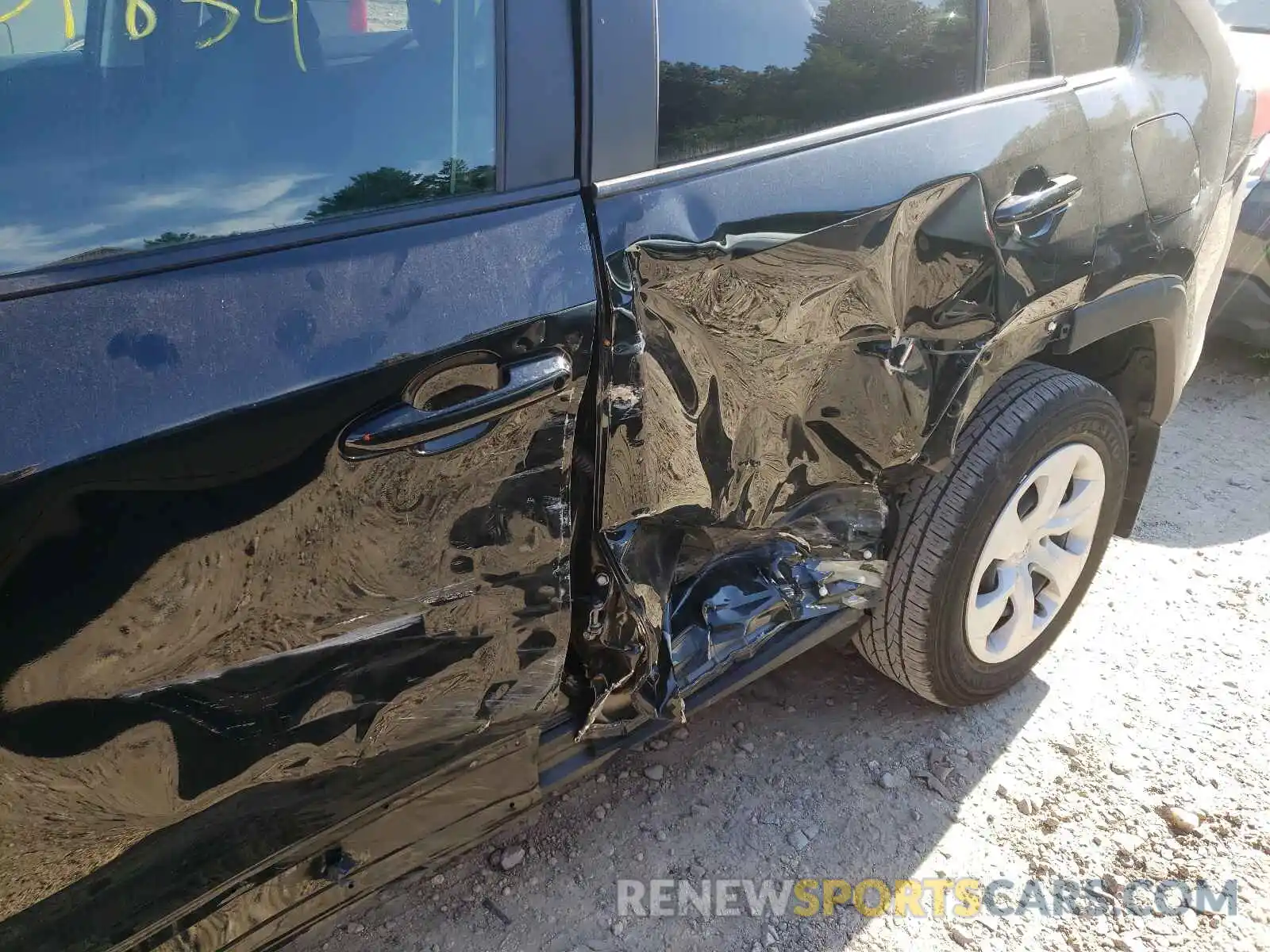 9 Photograph of a damaged car JTMF1RFV7KJ004641 TOYOTA RAV4 2019