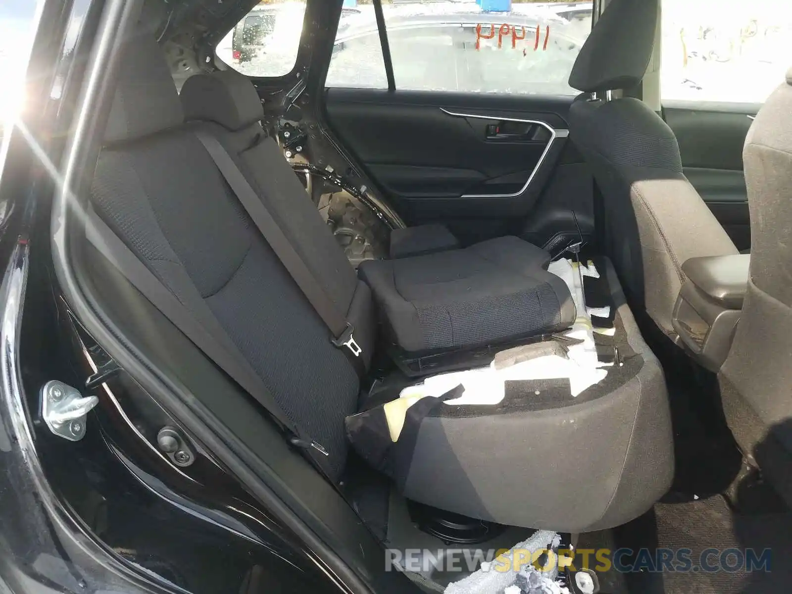 6 Photograph of a damaged car JTMF1RFV8KJ005040 TOYOTA RAV4 2019