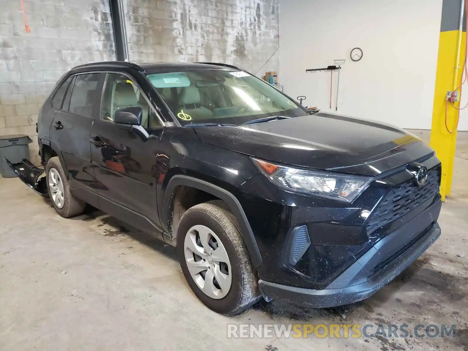 1 Photograph of a damaged car JTMF1RFV8KJ005488 TOYOTA RAV4 2019