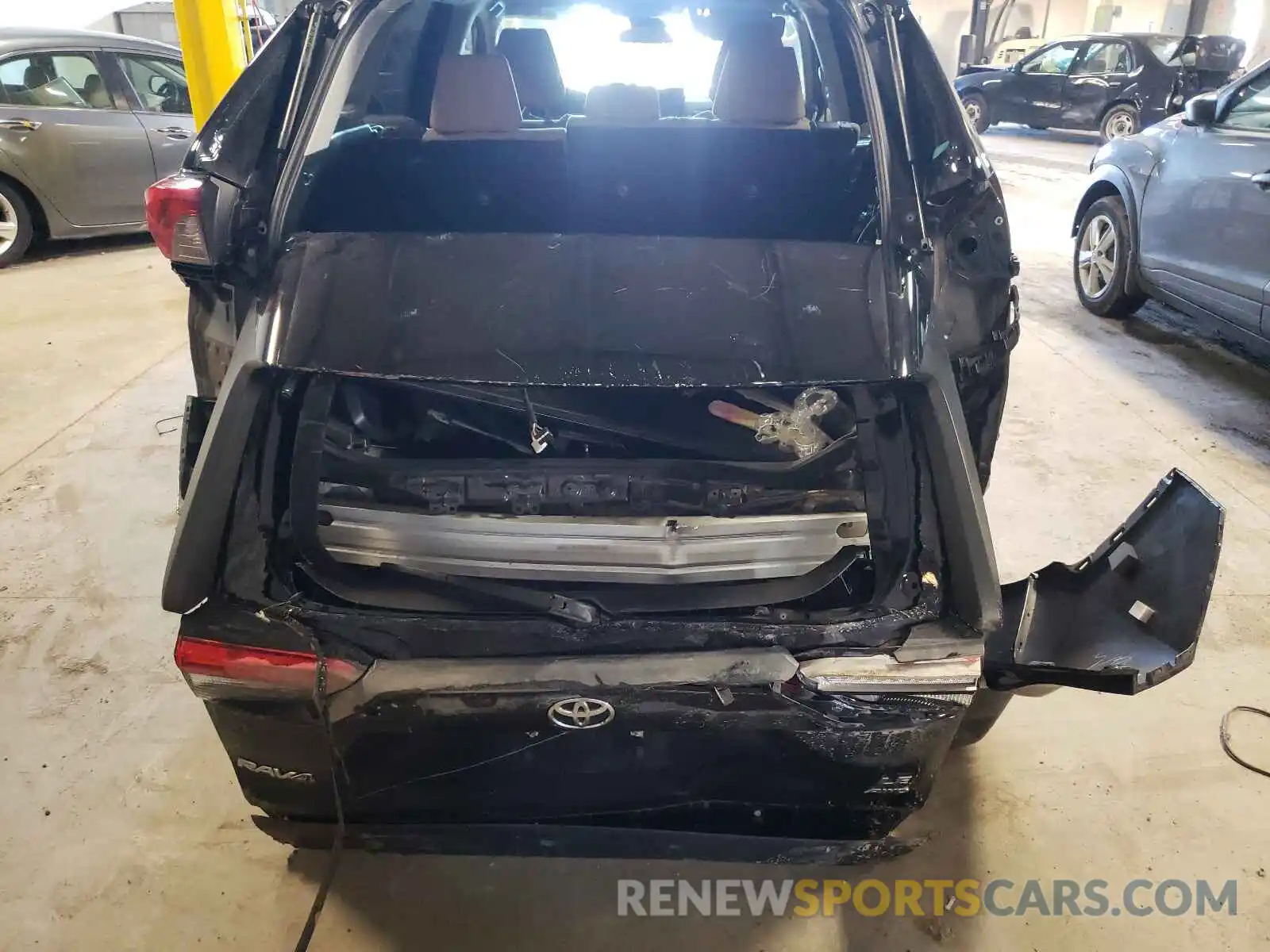 9 Photograph of a damaged car JTMF1RFV8KJ005488 TOYOTA RAV4 2019