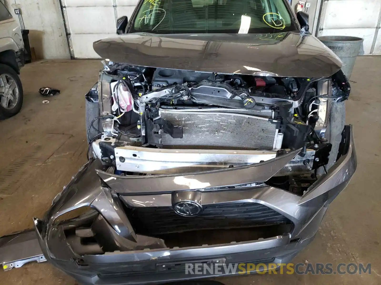 9 Photograph of a damaged car JTMF1RFV9KD033928 TOYOTA RAV4 2019