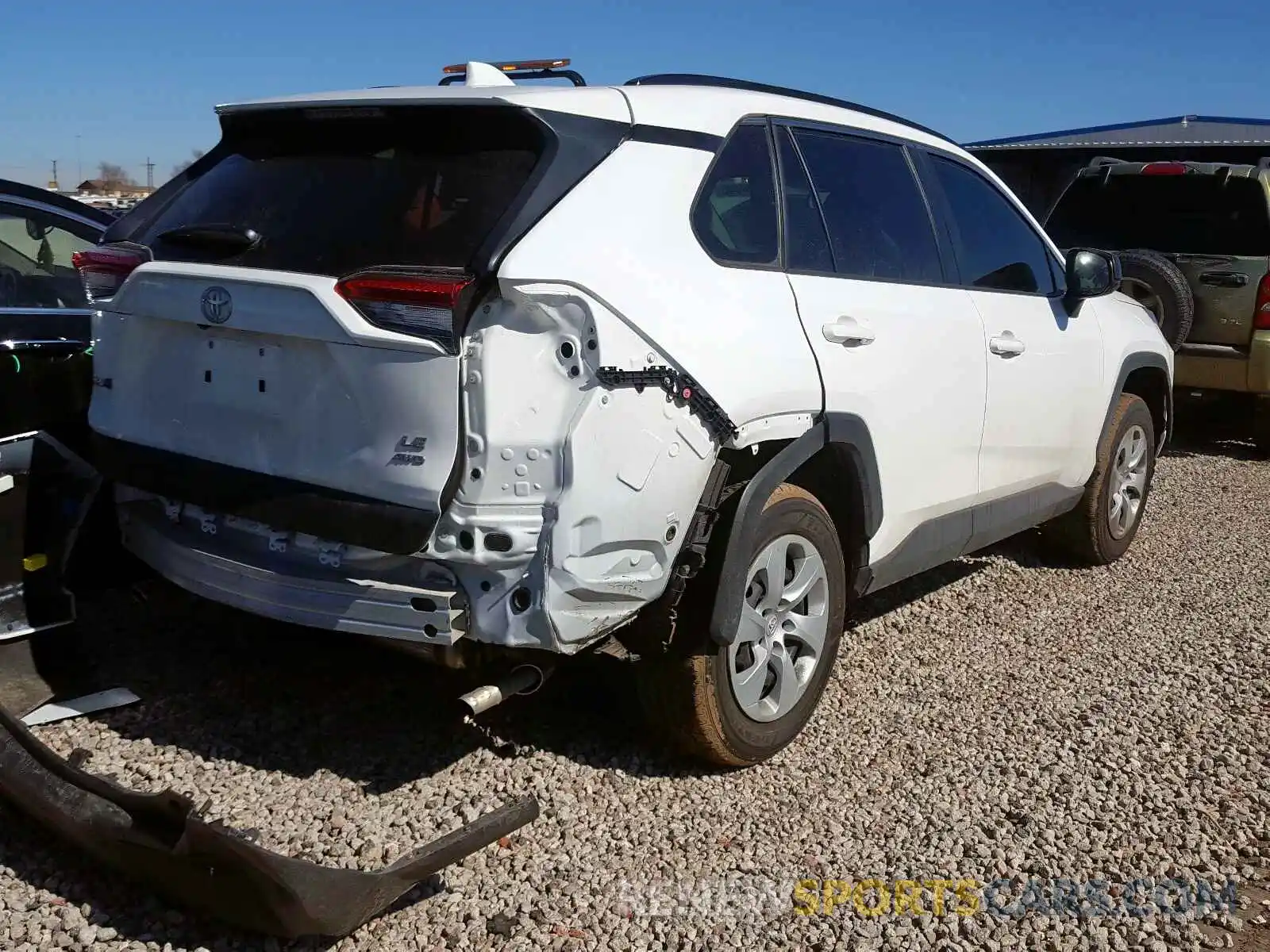 4 Photograph of a damaged car JTMF1RFV9KD523317 TOYOTA RAV4 2019