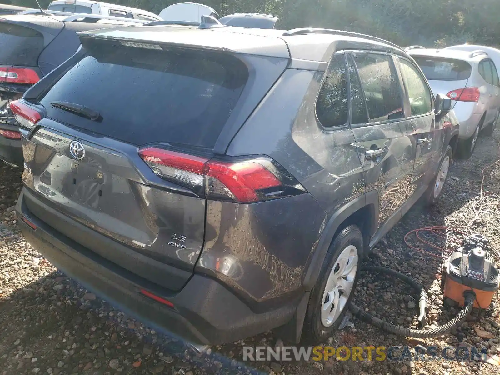 4 Photograph of a damaged car JTMF1RFV9KJ013972 TOYOTA RAV4 2019