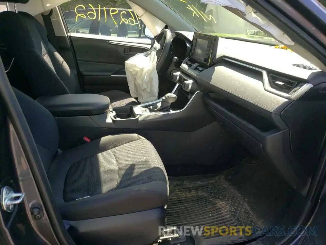 5 Photograph of a damaged car JTMF1RFV9KJ015589 TOYOTA RAV4 2019