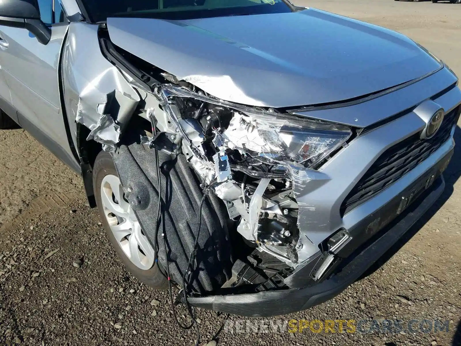 9 Photograph of a damaged car JTMF1RFV9KJ024079 TOYOTA RAV4 2019