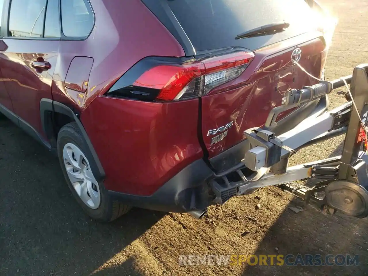 9 Photograph of a damaged car JTMF1RFVXKD004440 TOYOTA RAV4 2019