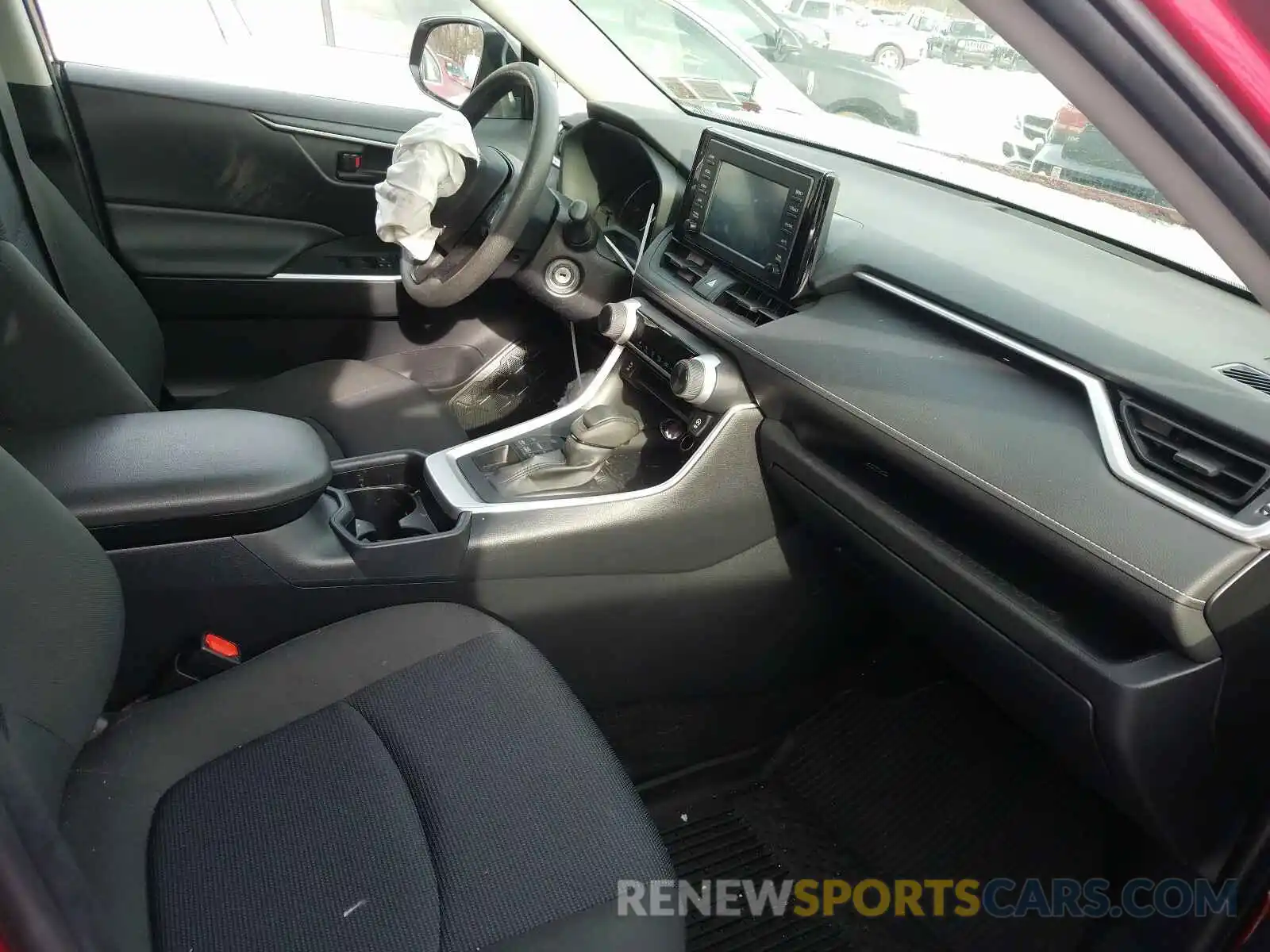 5 Photograph of a damaged car JTMF1RFVXKD011632 TOYOTA RAV4 2019