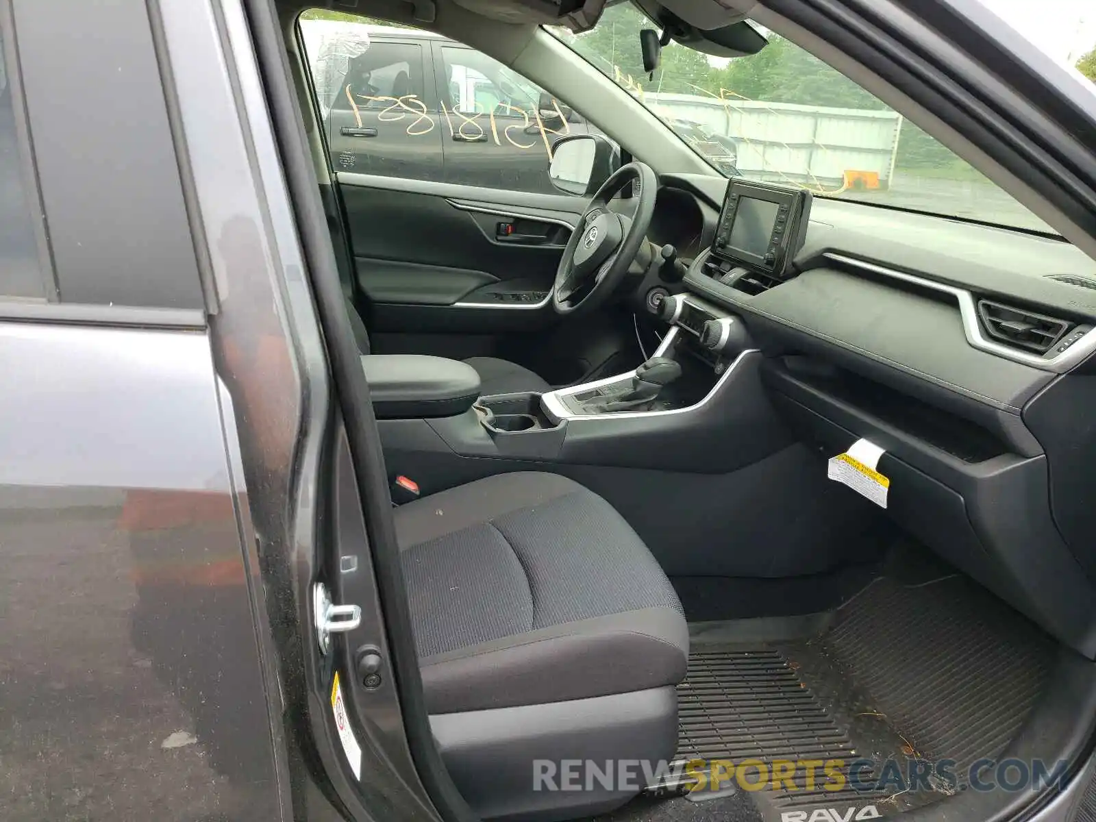 5 Photograph of a damaged car JTMF1RFVXKD012411 TOYOTA RAV4 2019