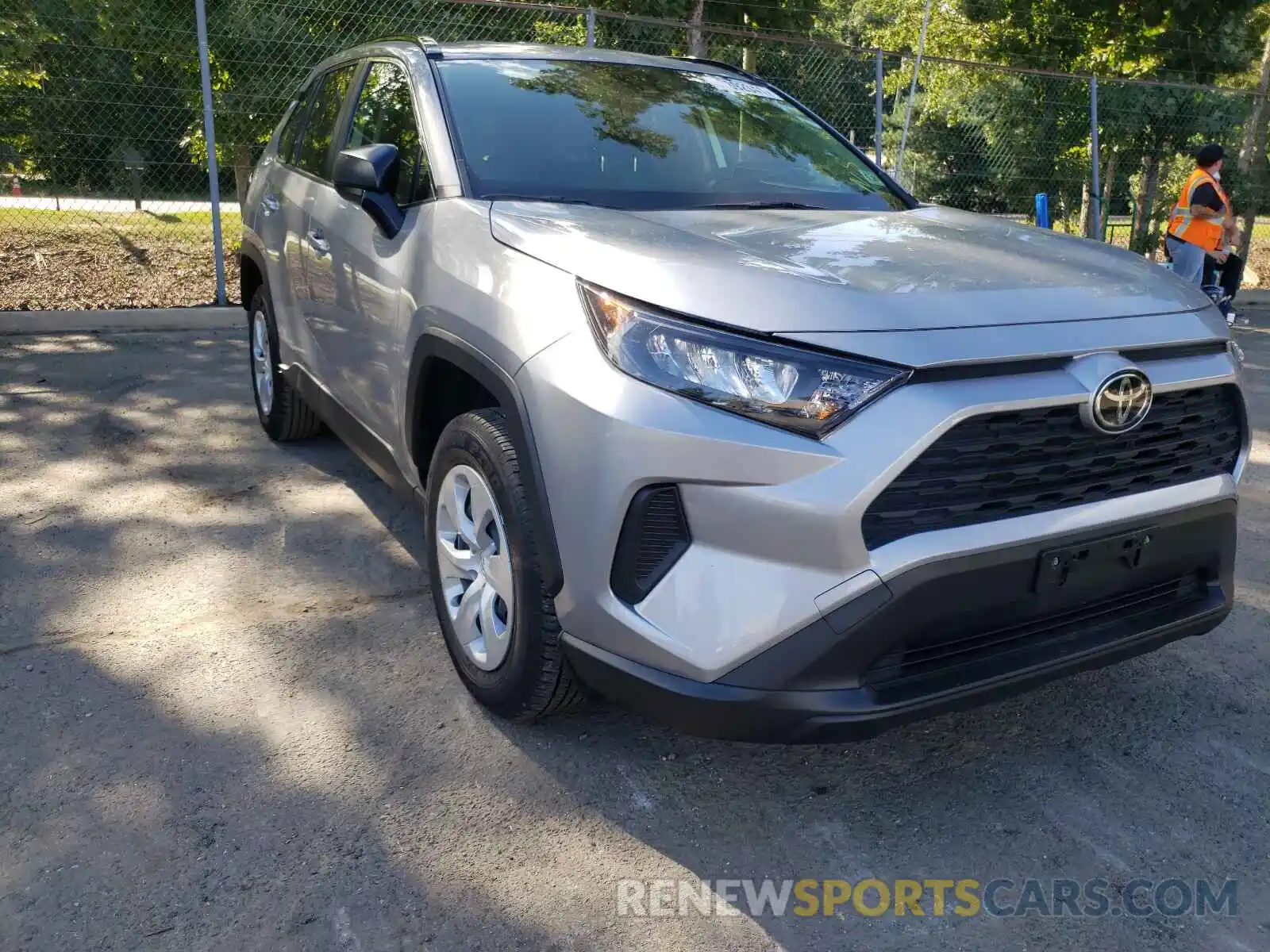 1 Фотография поврежденного автомобиля JTMF1RFVXKD017642 TOYOTA RAV4 2019