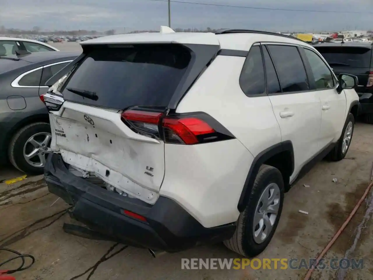 4 Photograph of a damaged car JTMF1RFVXKD022498 TOYOTA RAV4 2019