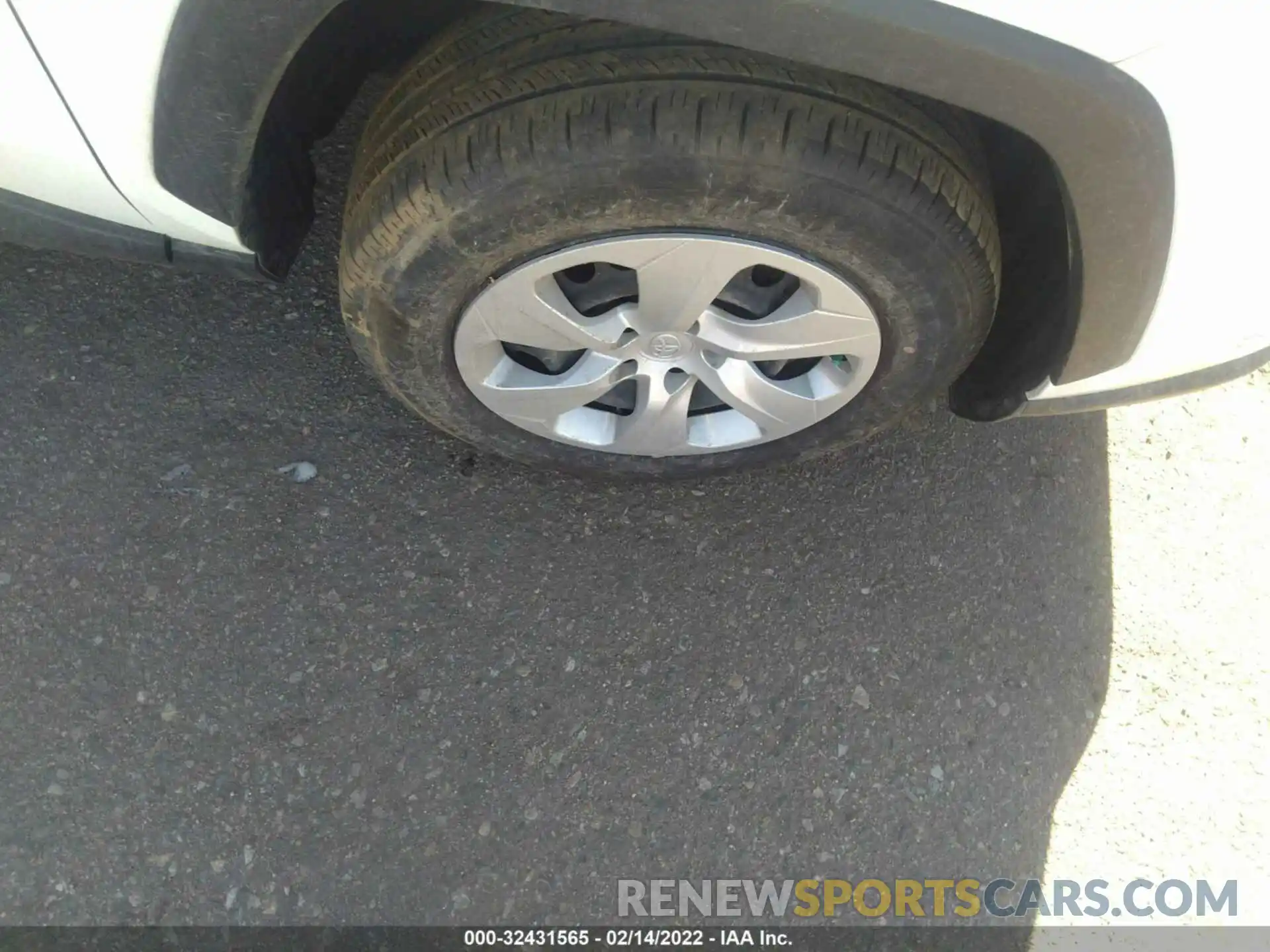 15 Photograph of a damaged car JTMF1RFVXKD029113 TOYOTA RAV4 2019