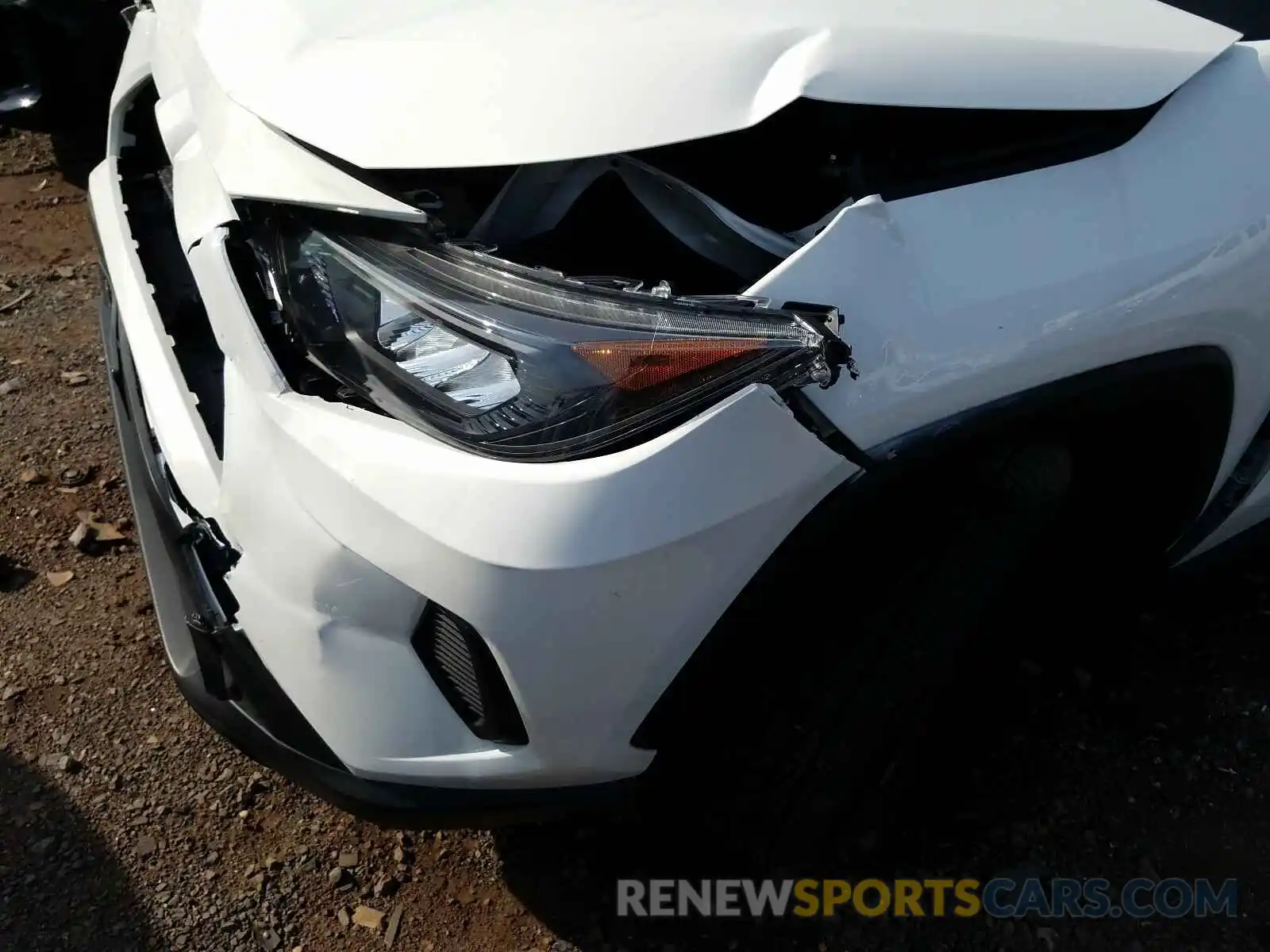 9 Photograph of a damaged car JTMF1RFVXKD038460 TOYOTA RAV4 2019