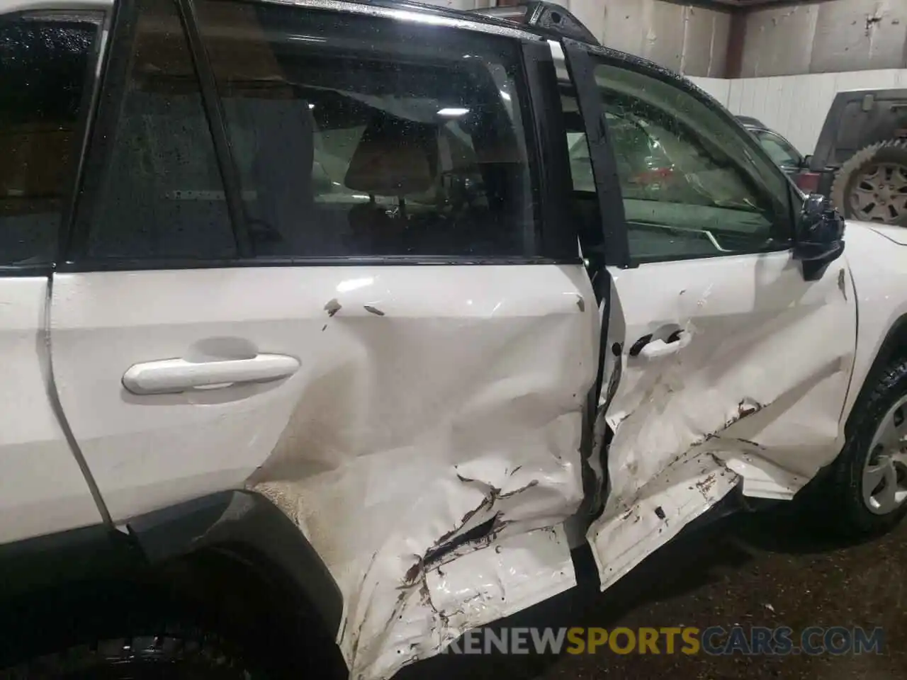 9 Photograph of a damaged car JTMF1RFVXKD510365 TOYOTA RAV4 2019